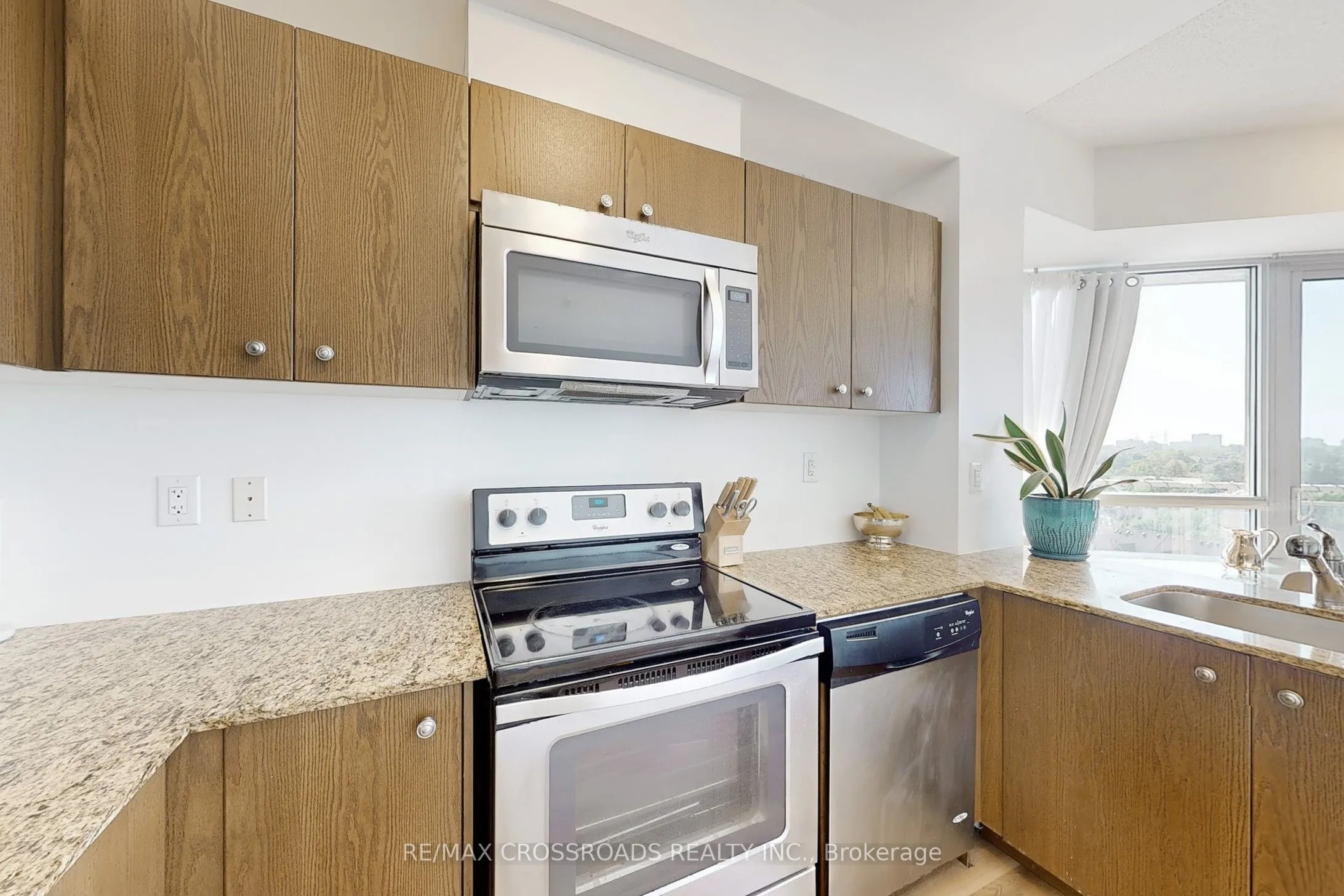 5101 Dundas Street W, #810