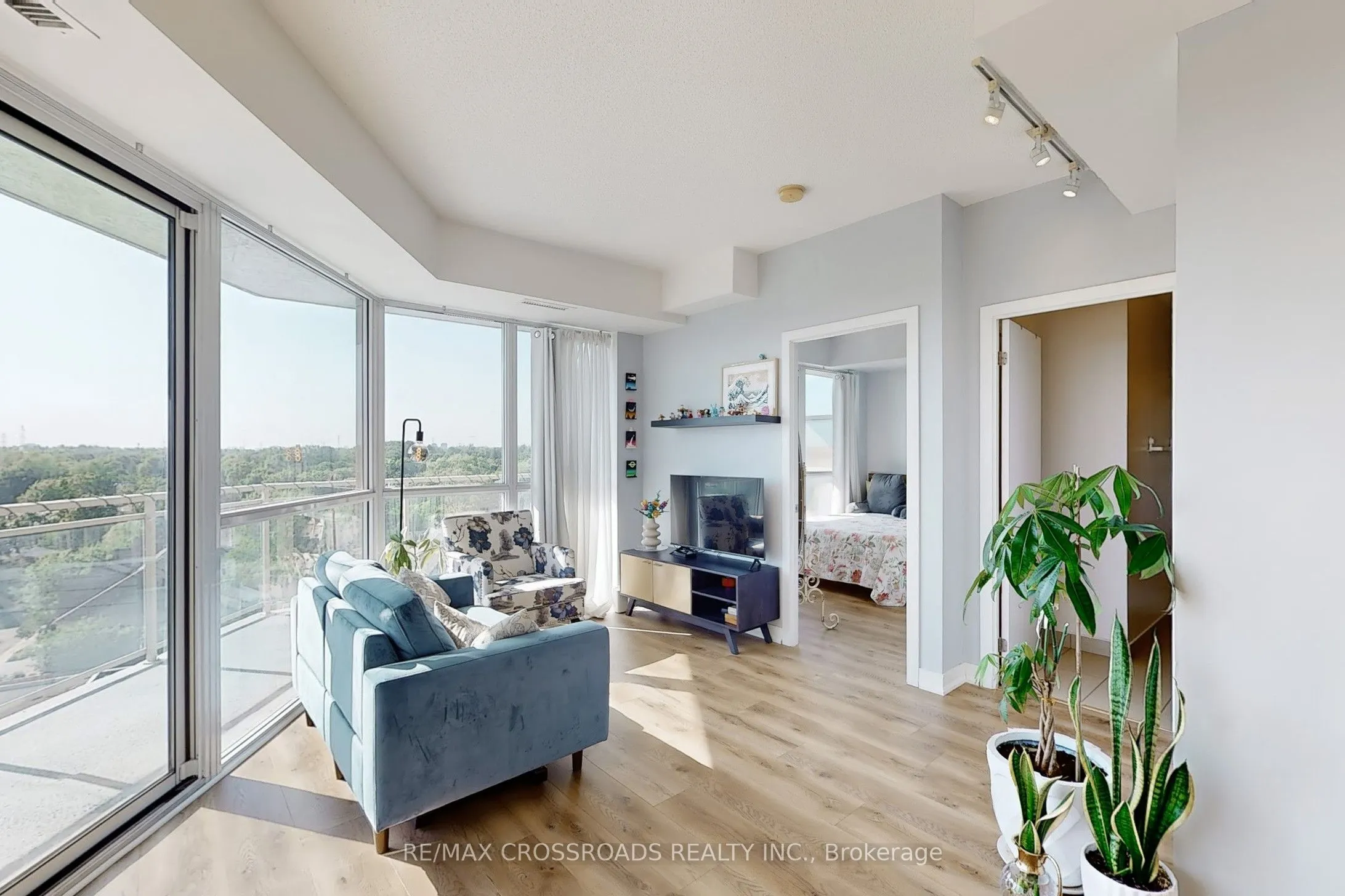 5101 Dundas Street W, #810