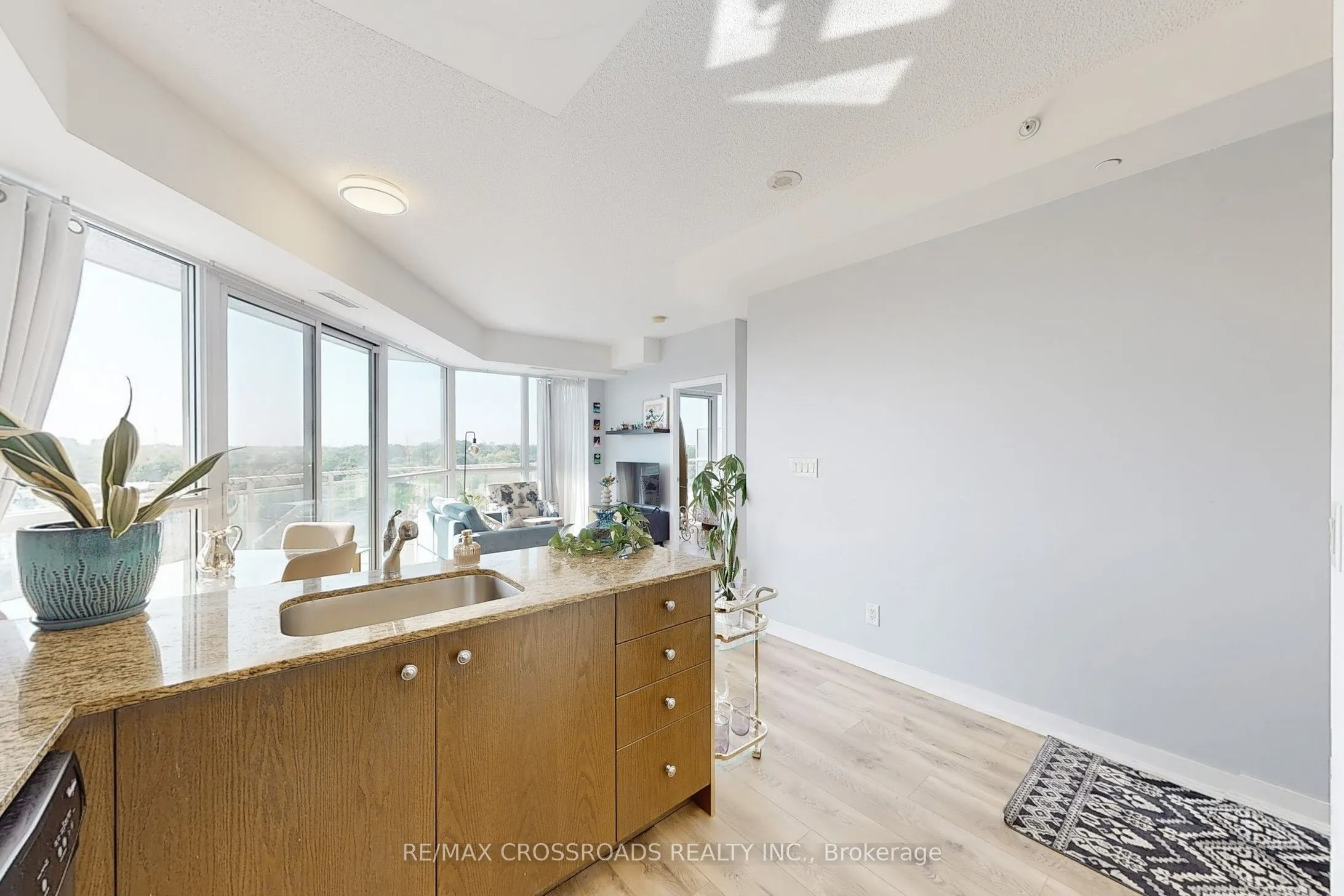 5101 Dundas Street W, #810