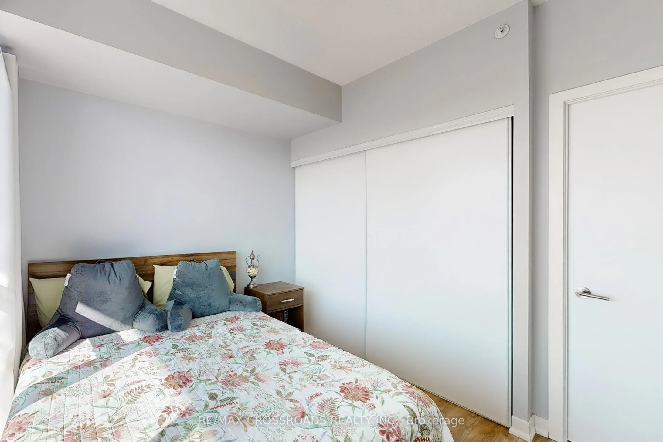 5101 Dundas Street W, #810