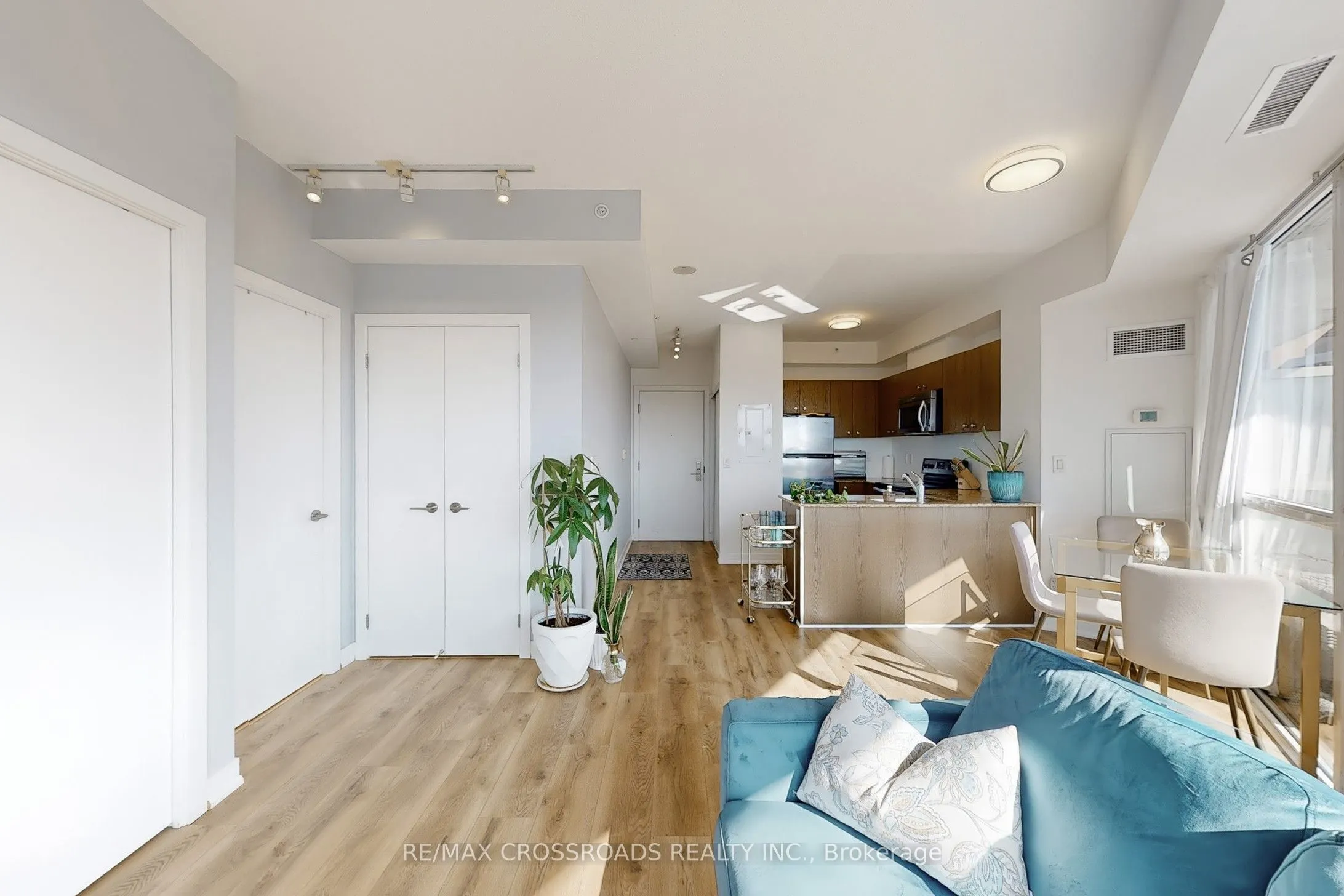 5101 Dundas Street W, #810
