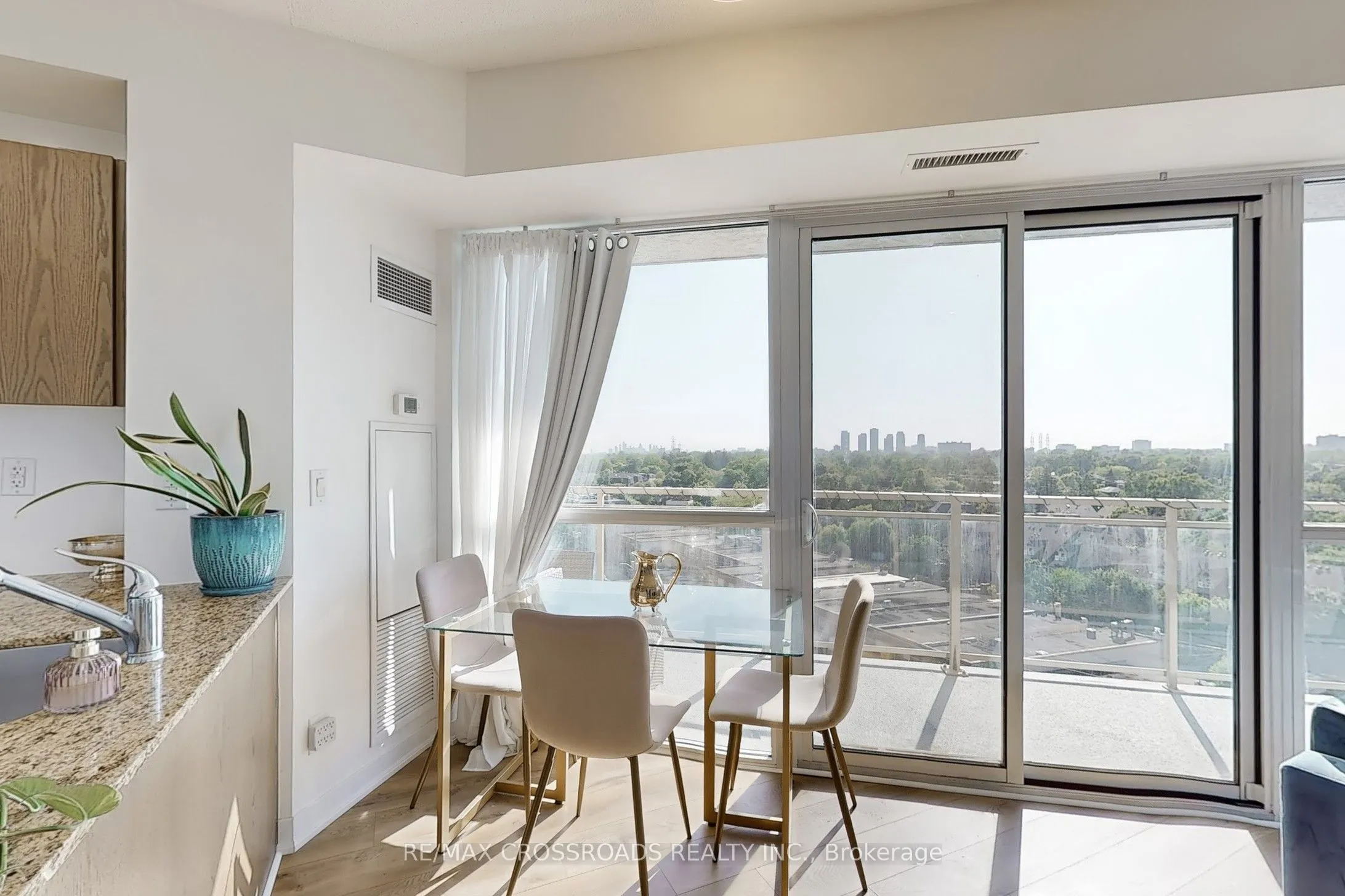 5101 Dundas Street W, #810