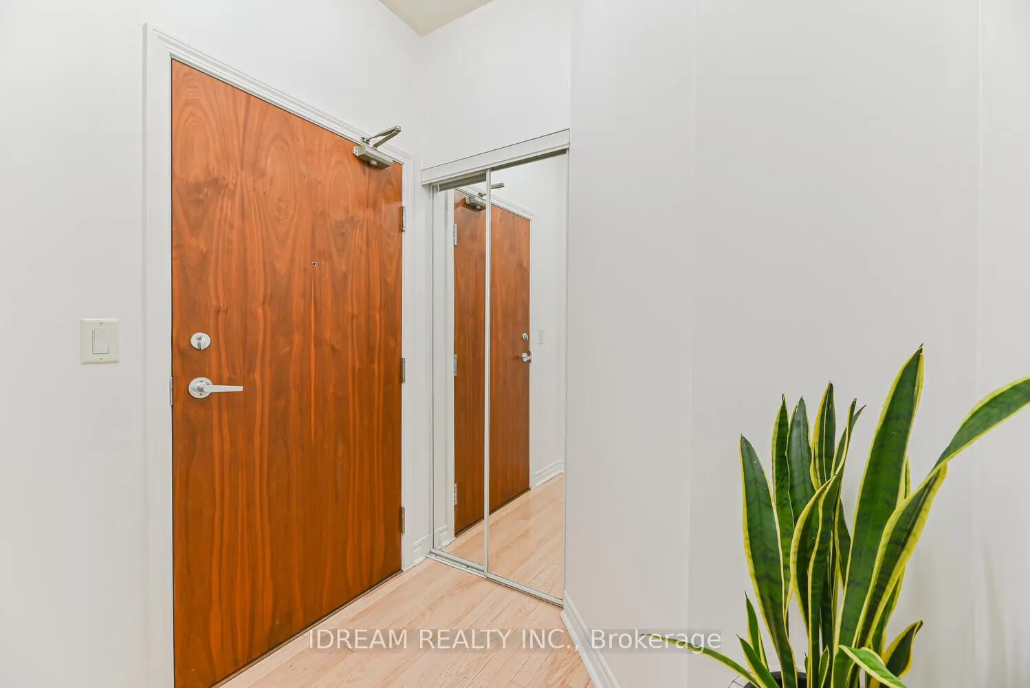 33 Elm Drive W, #201