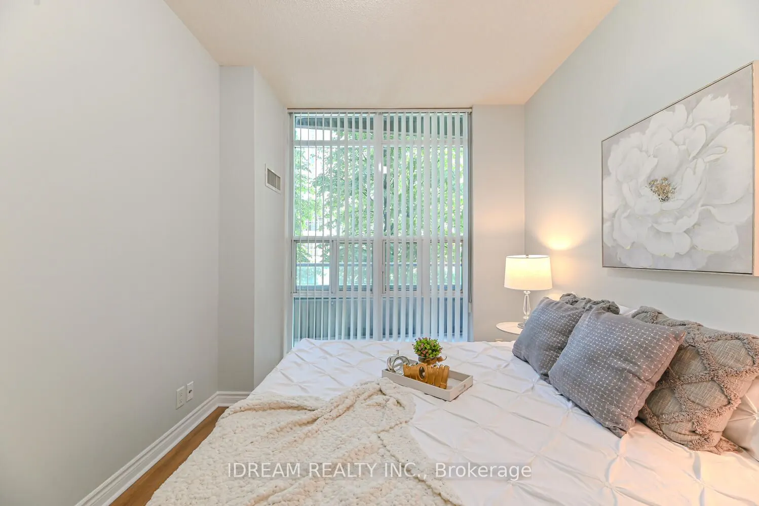 33 Elm Drive W, #201