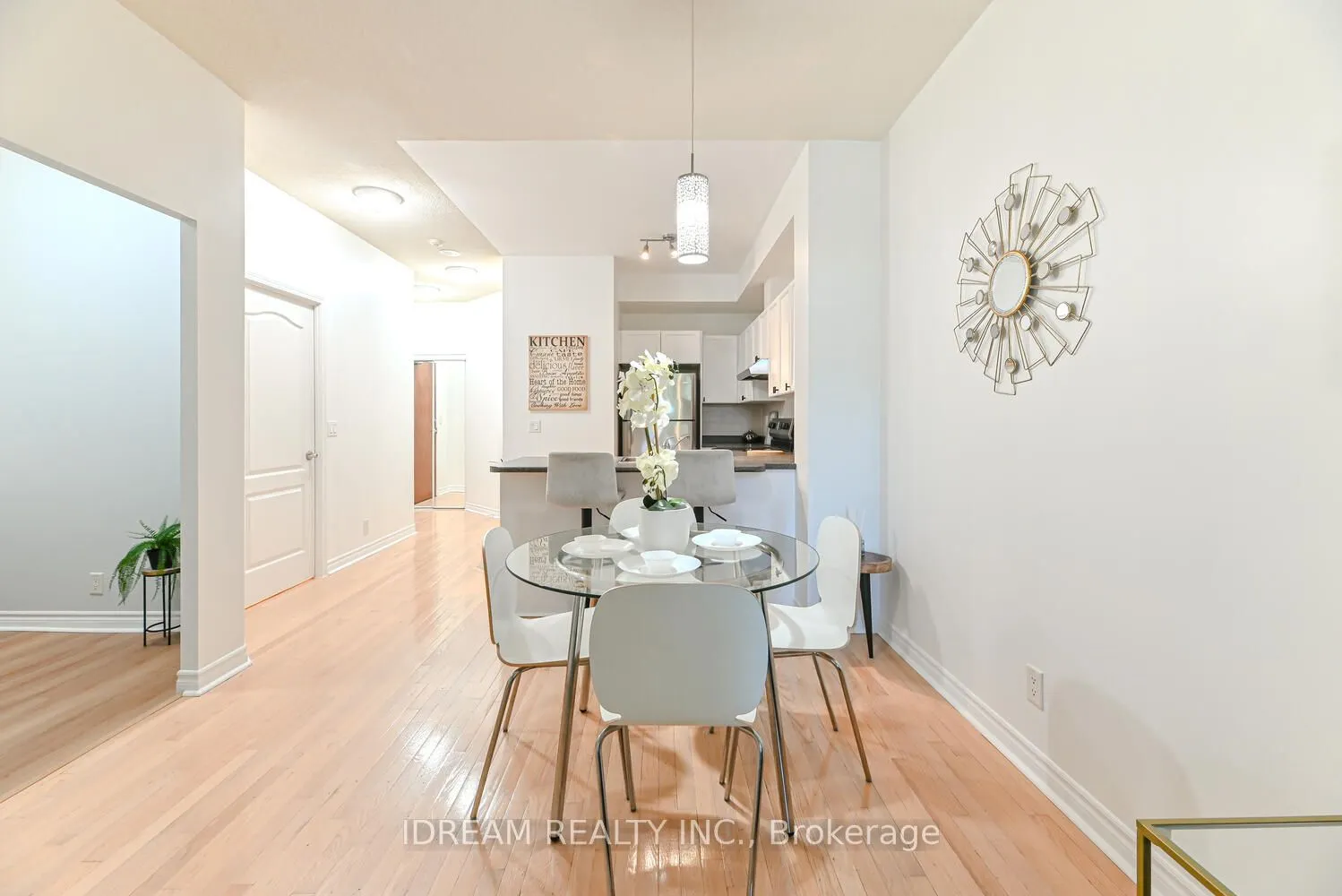 33 Elm Drive W, #201
