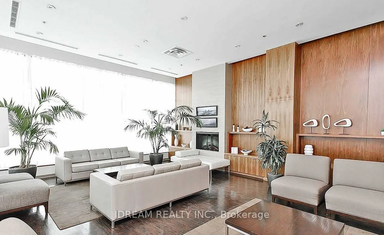 33 Elm Drive W, #201