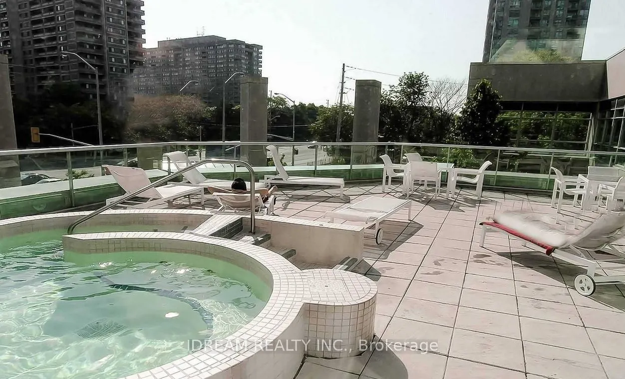 33 Elm Drive W, #201