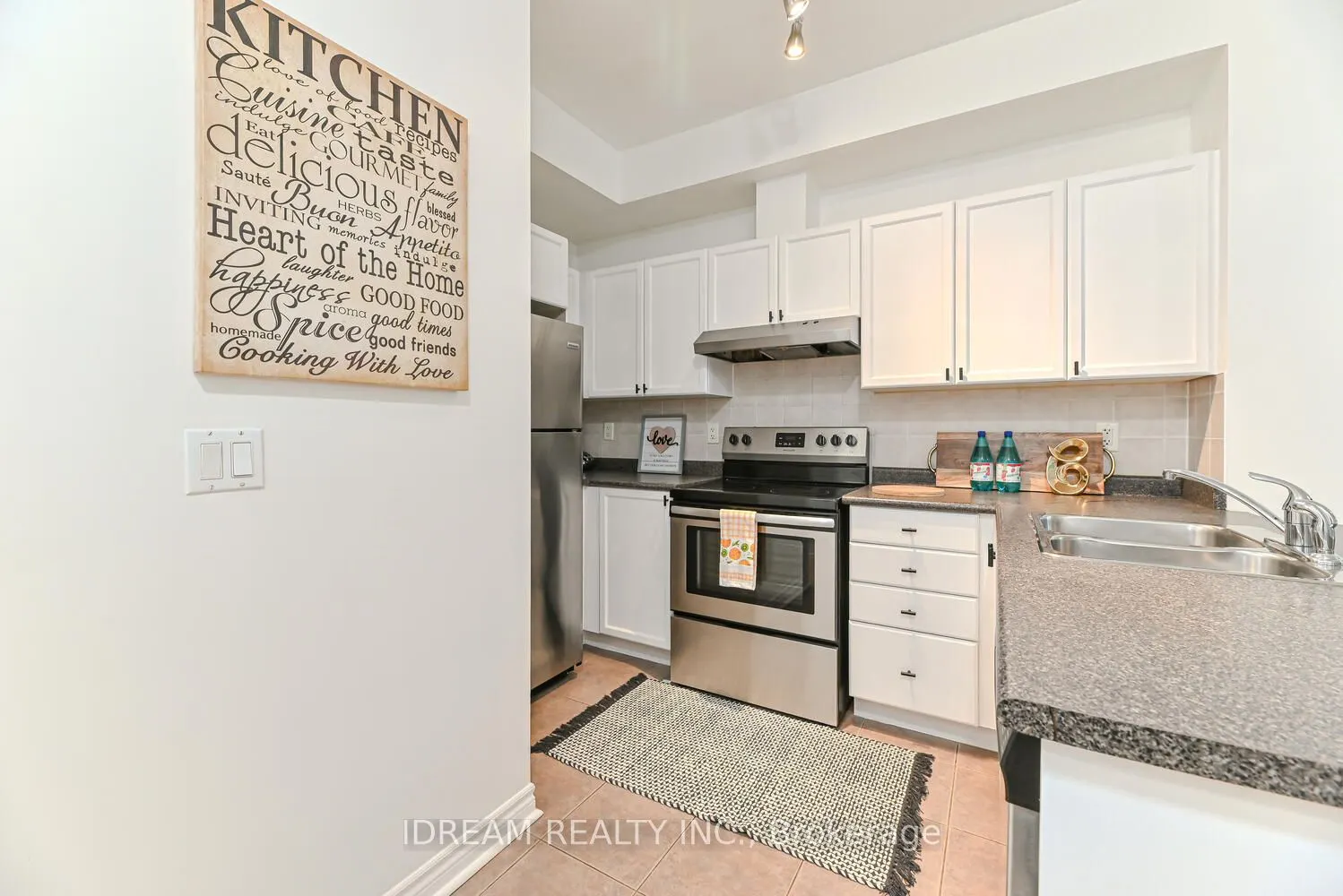33 Elm Drive W, #201