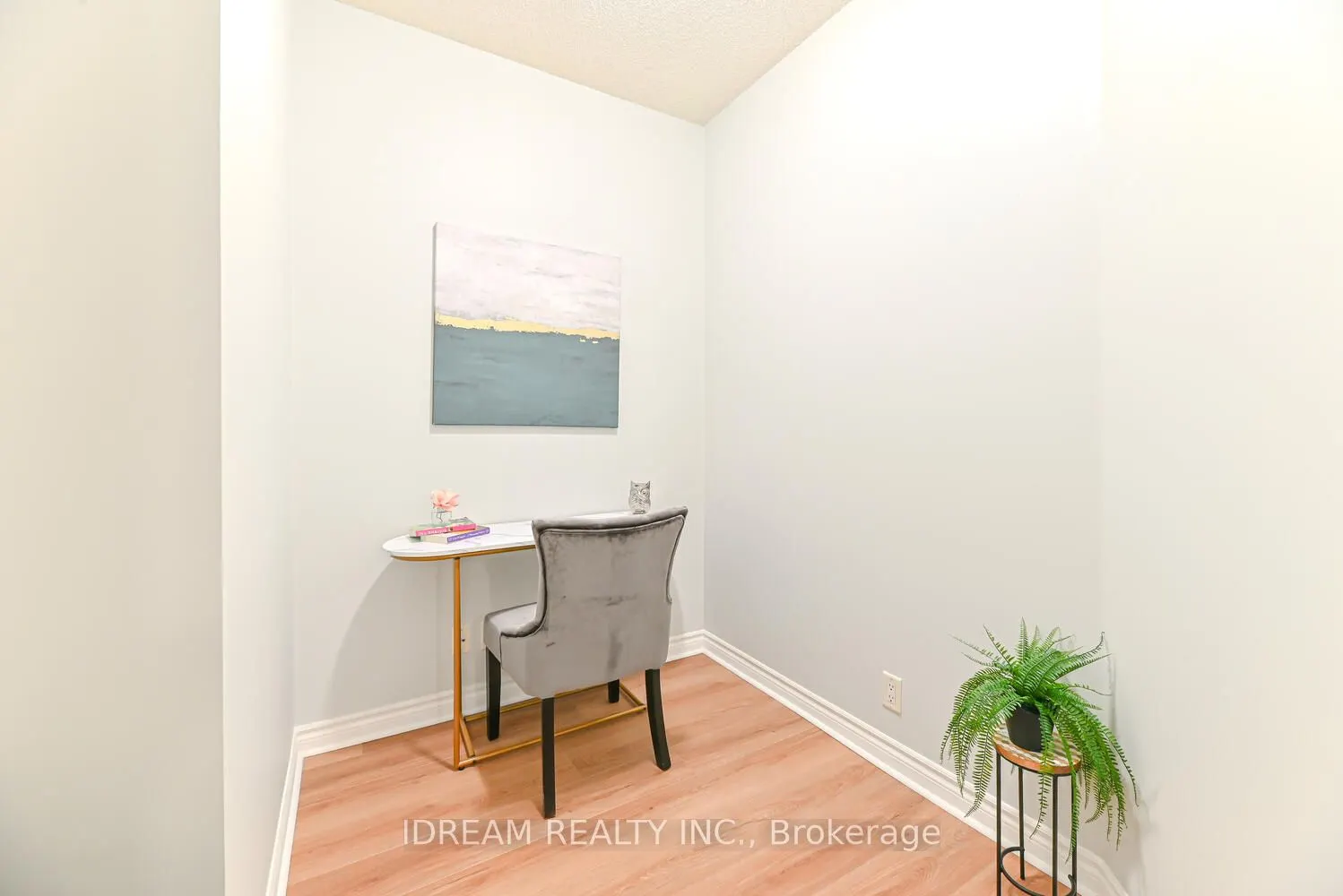 33 Elm Drive W, #201
