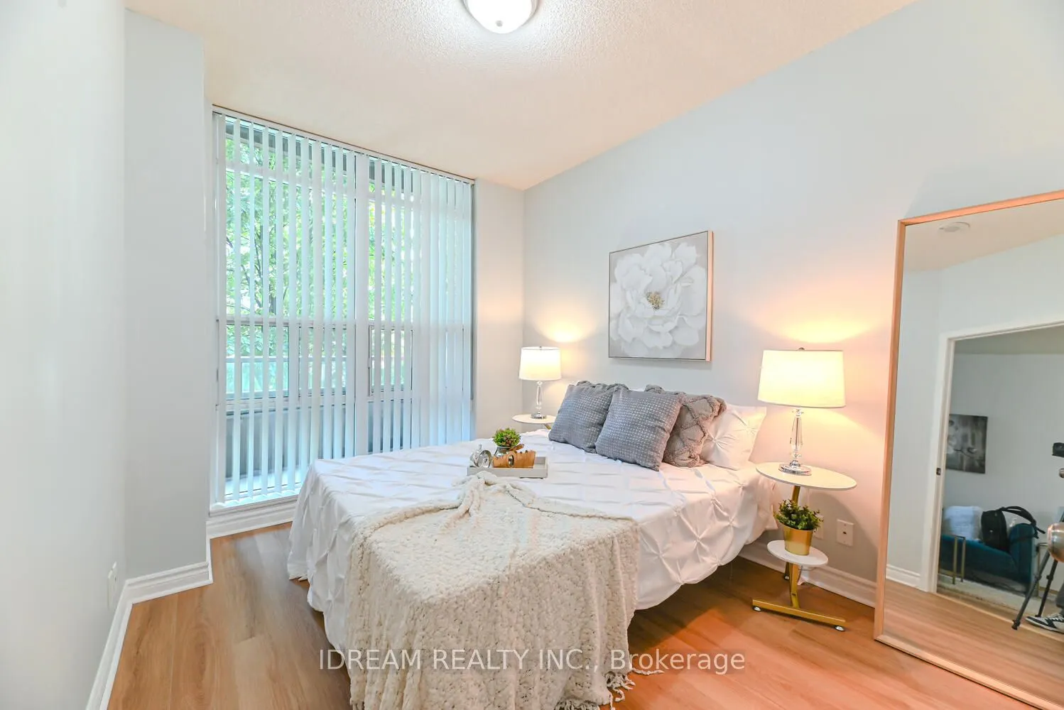 33 Elm Drive W, #201
