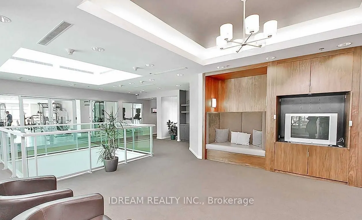 33 Elm Drive W, #201