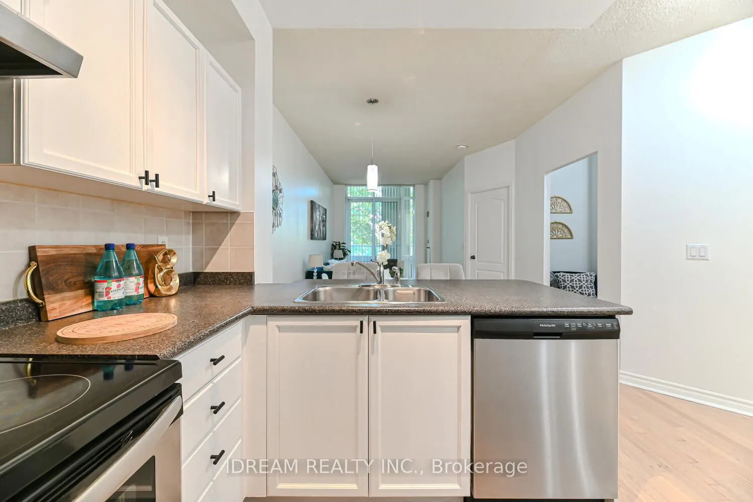33 Elm Drive W, #201