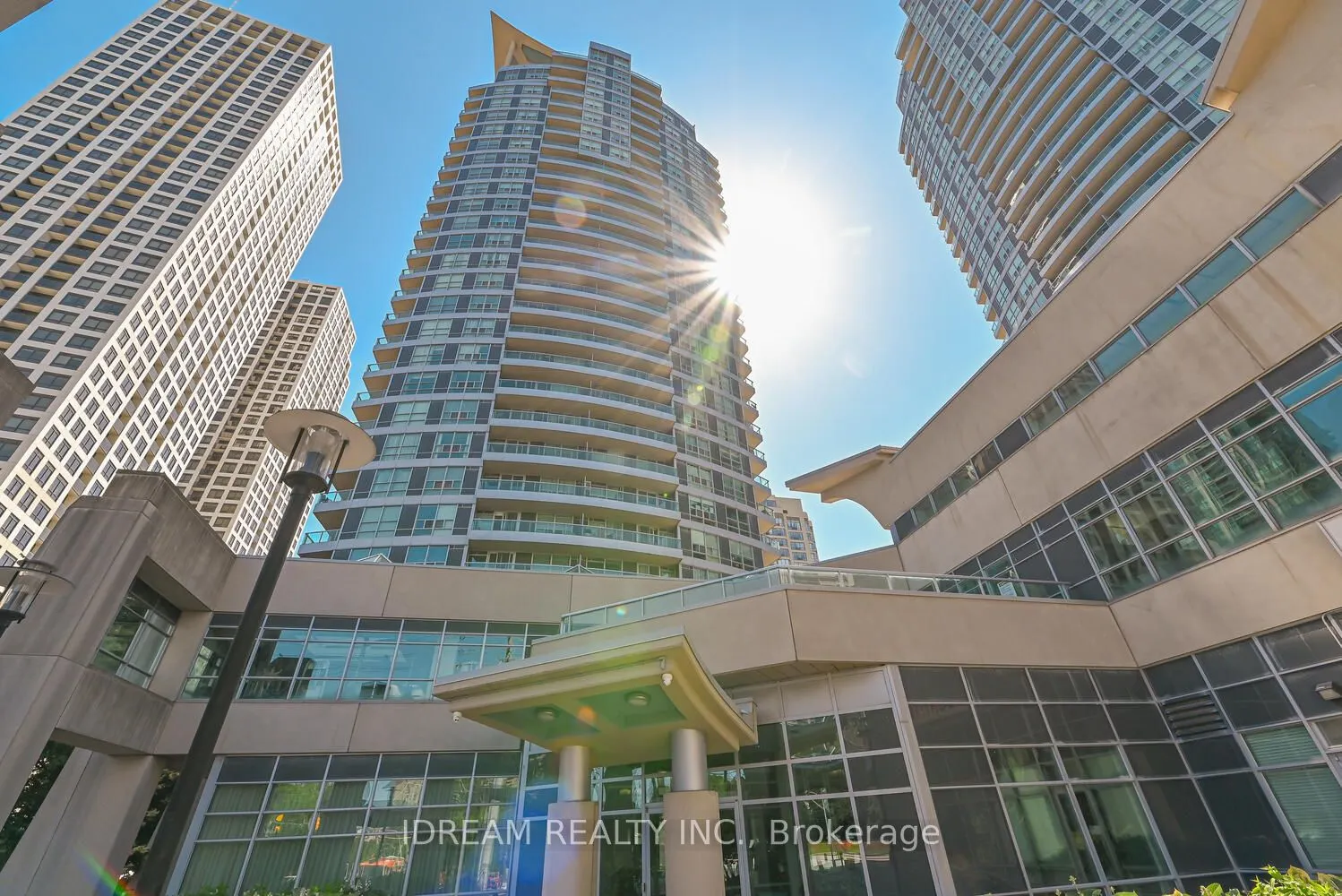 33 Elm Drive W, #201