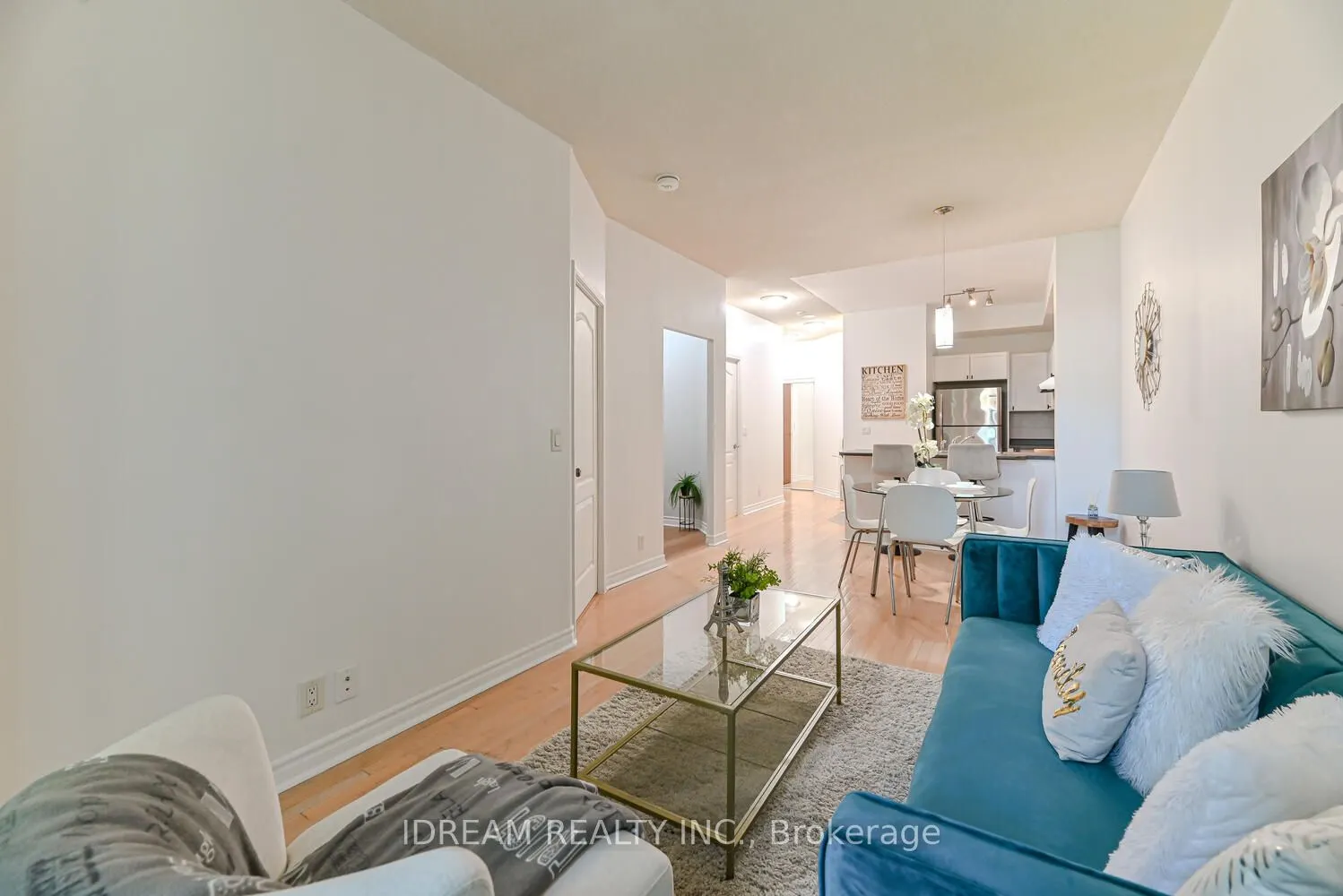 33 Elm Drive W, #201