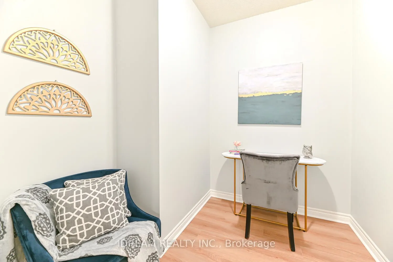 33 Elm Drive W, #201