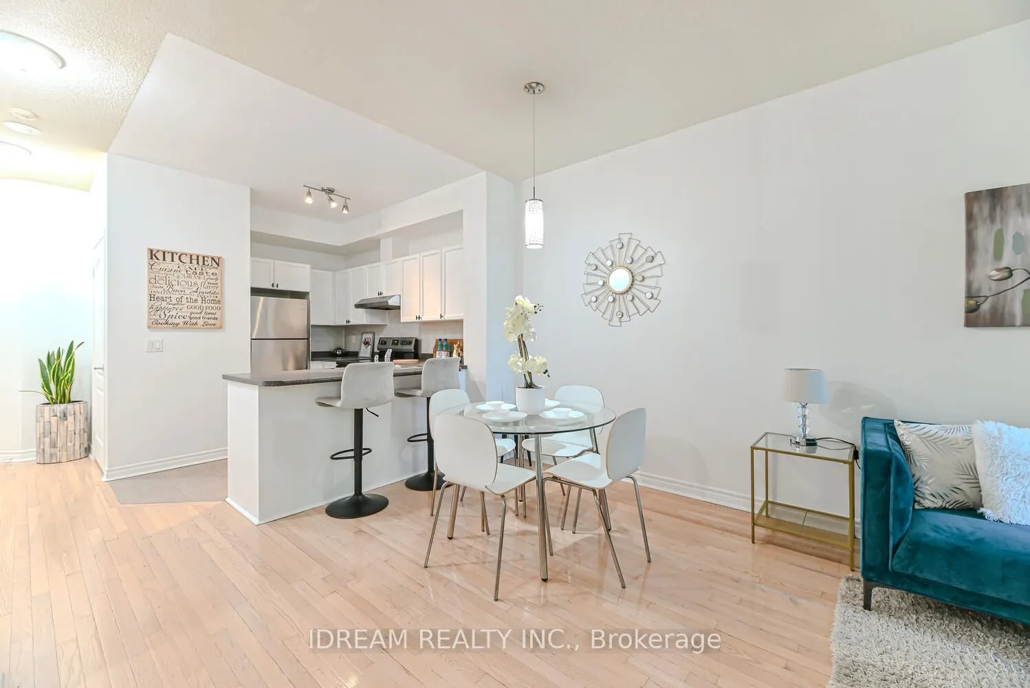33 Elm Drive W, #201