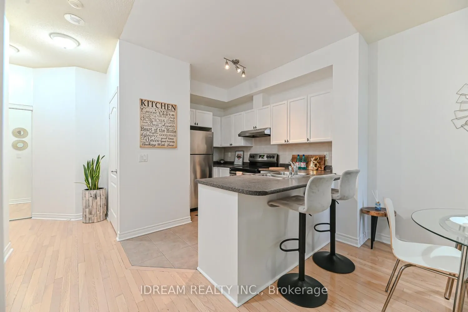 33 Elm Drive W, #201