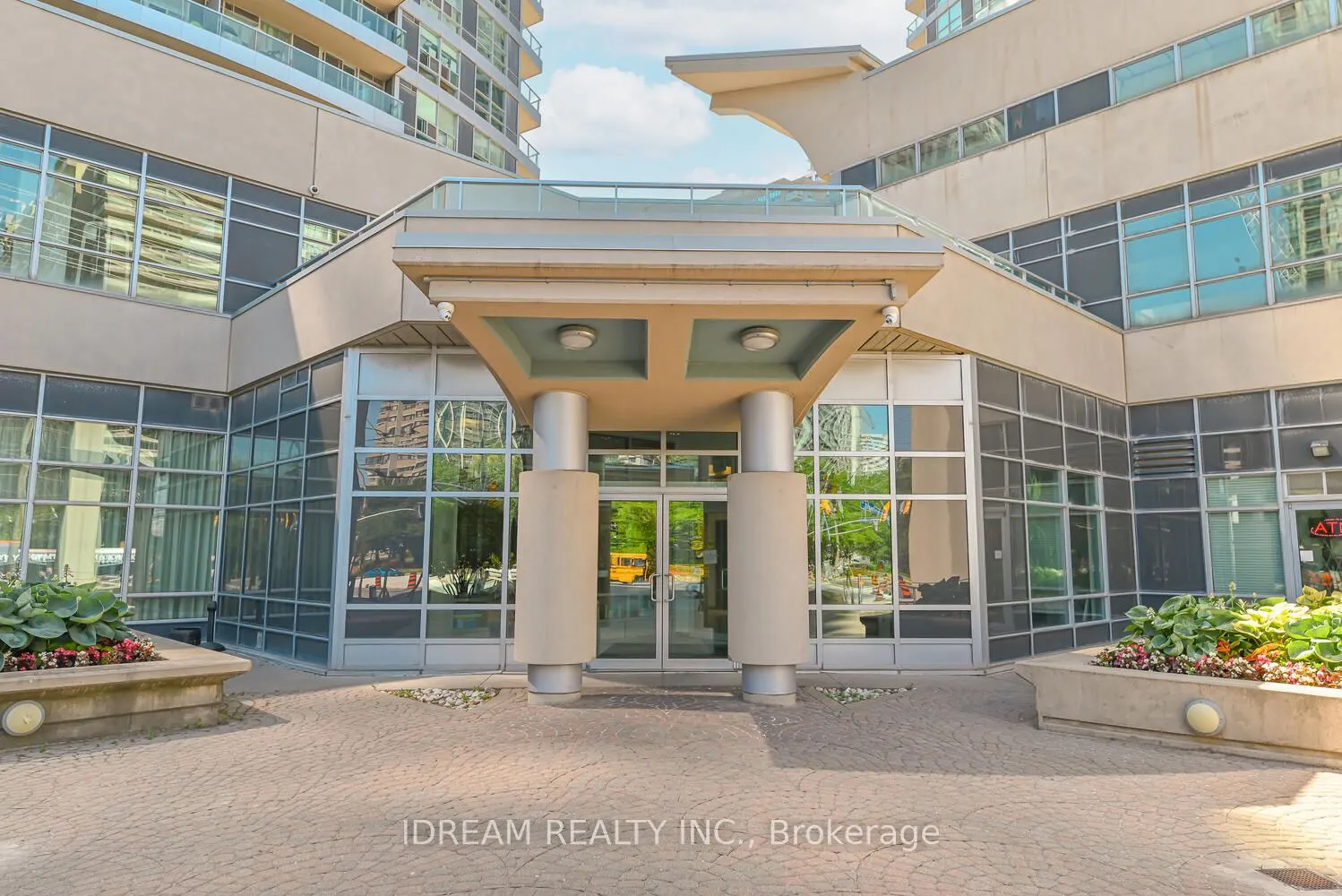 33 Elm Drive W, #201