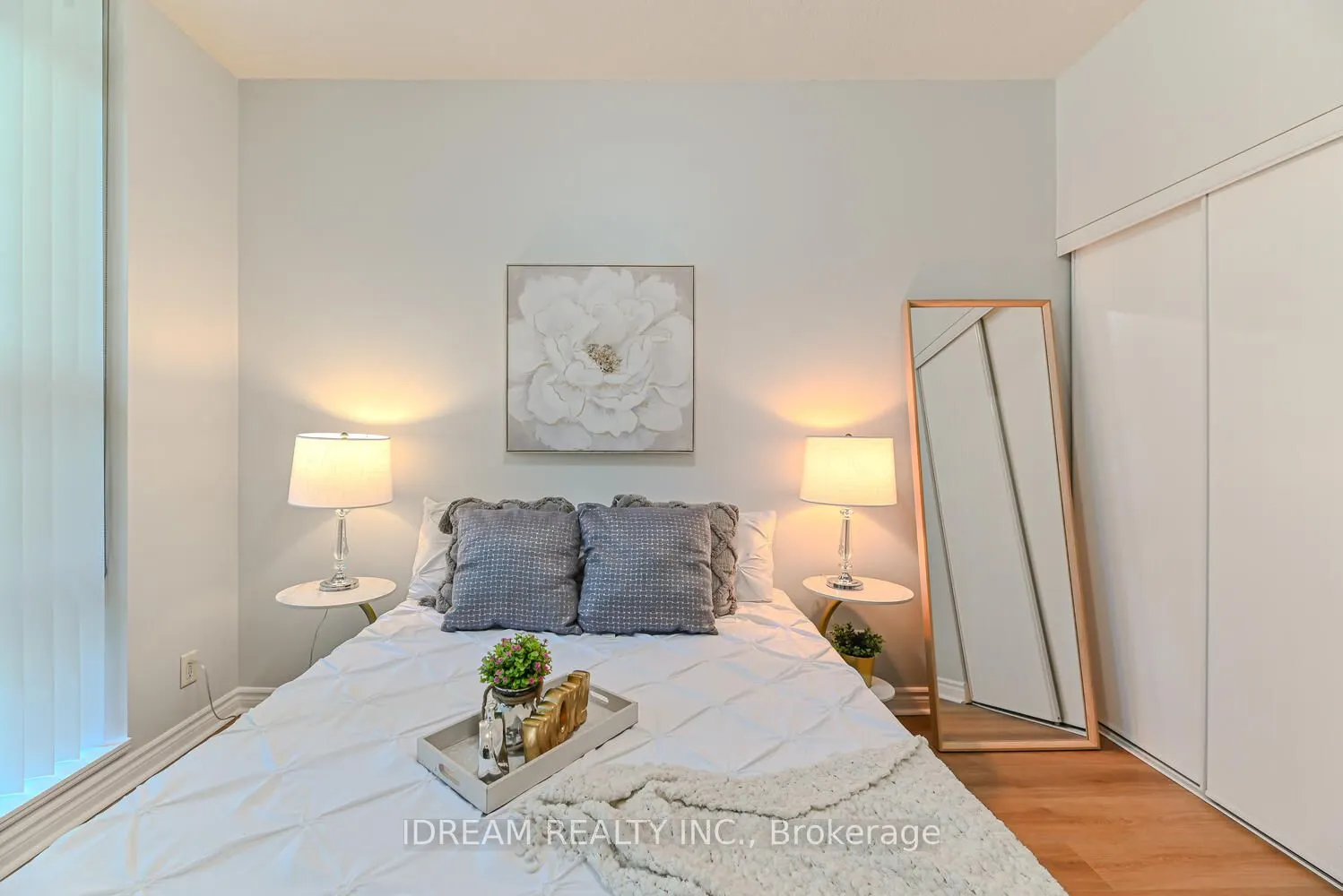 33 Elm Drive W, #201