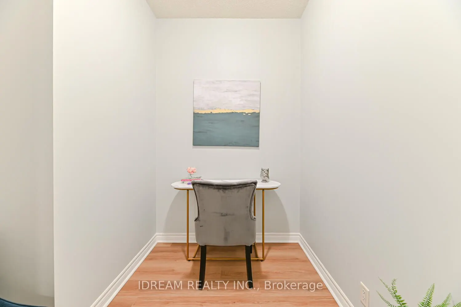 33 Elm Drive W, #201