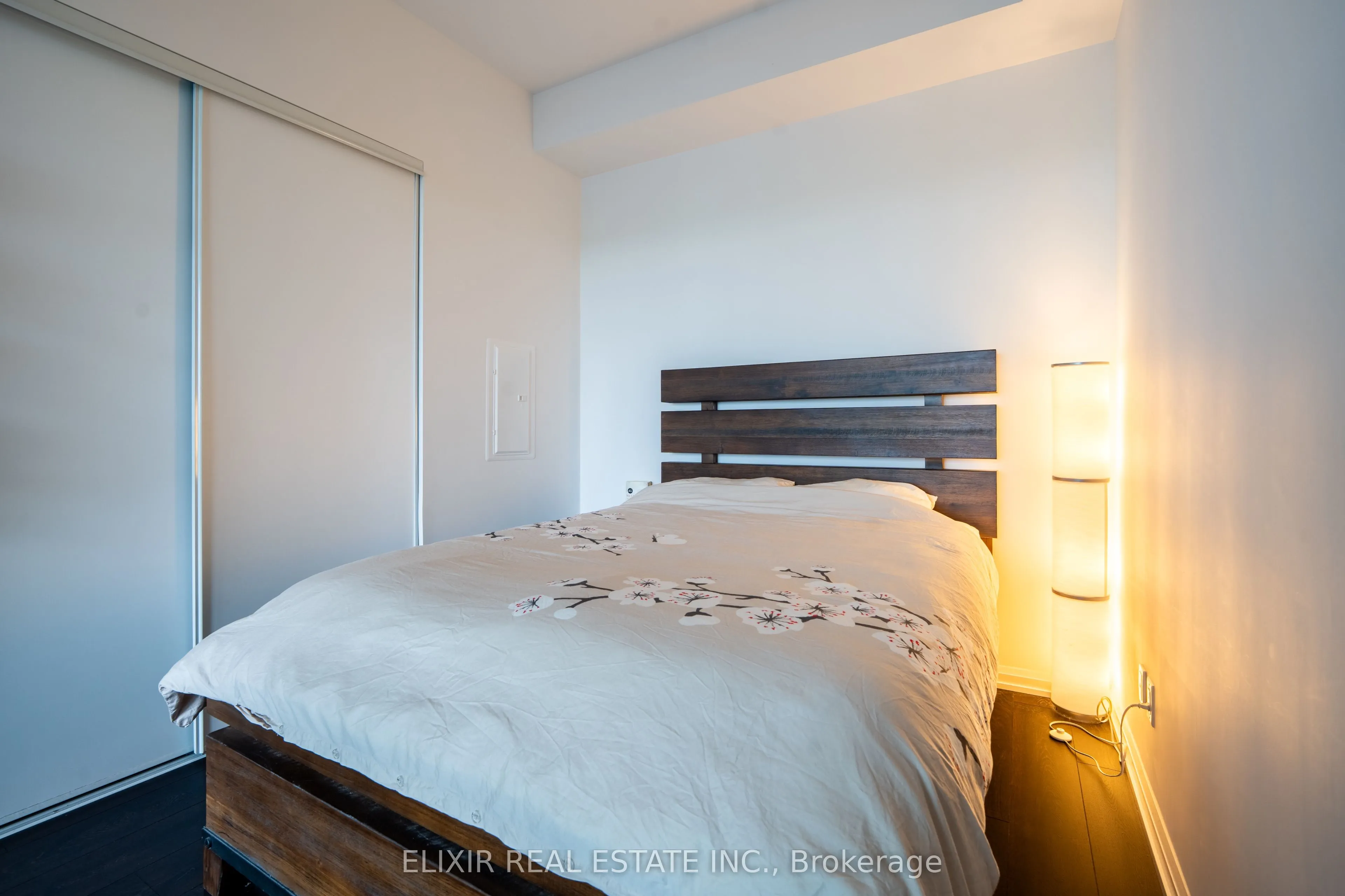 4208 Dundas Street W, #615