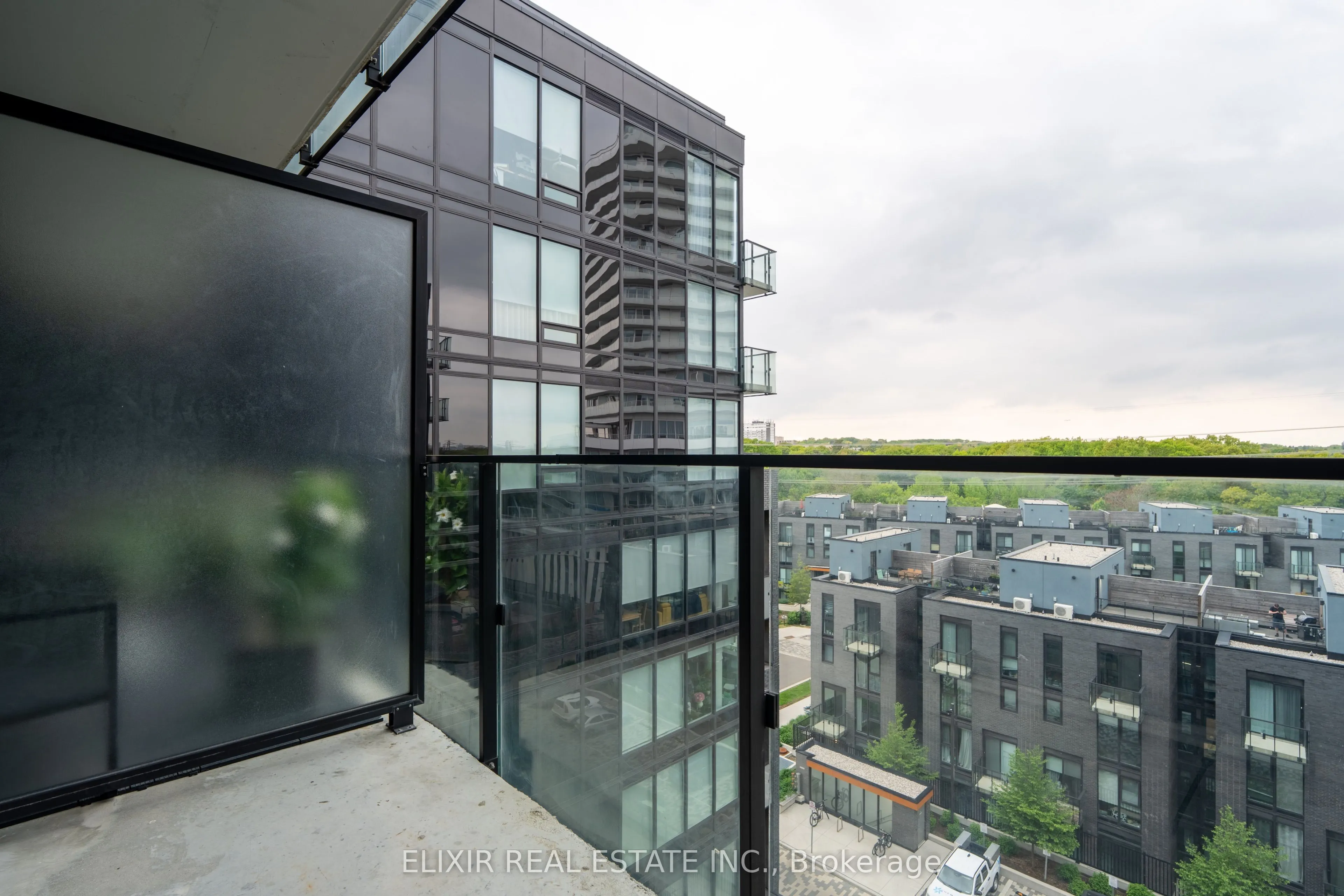 4208 Dundas Street W, #615