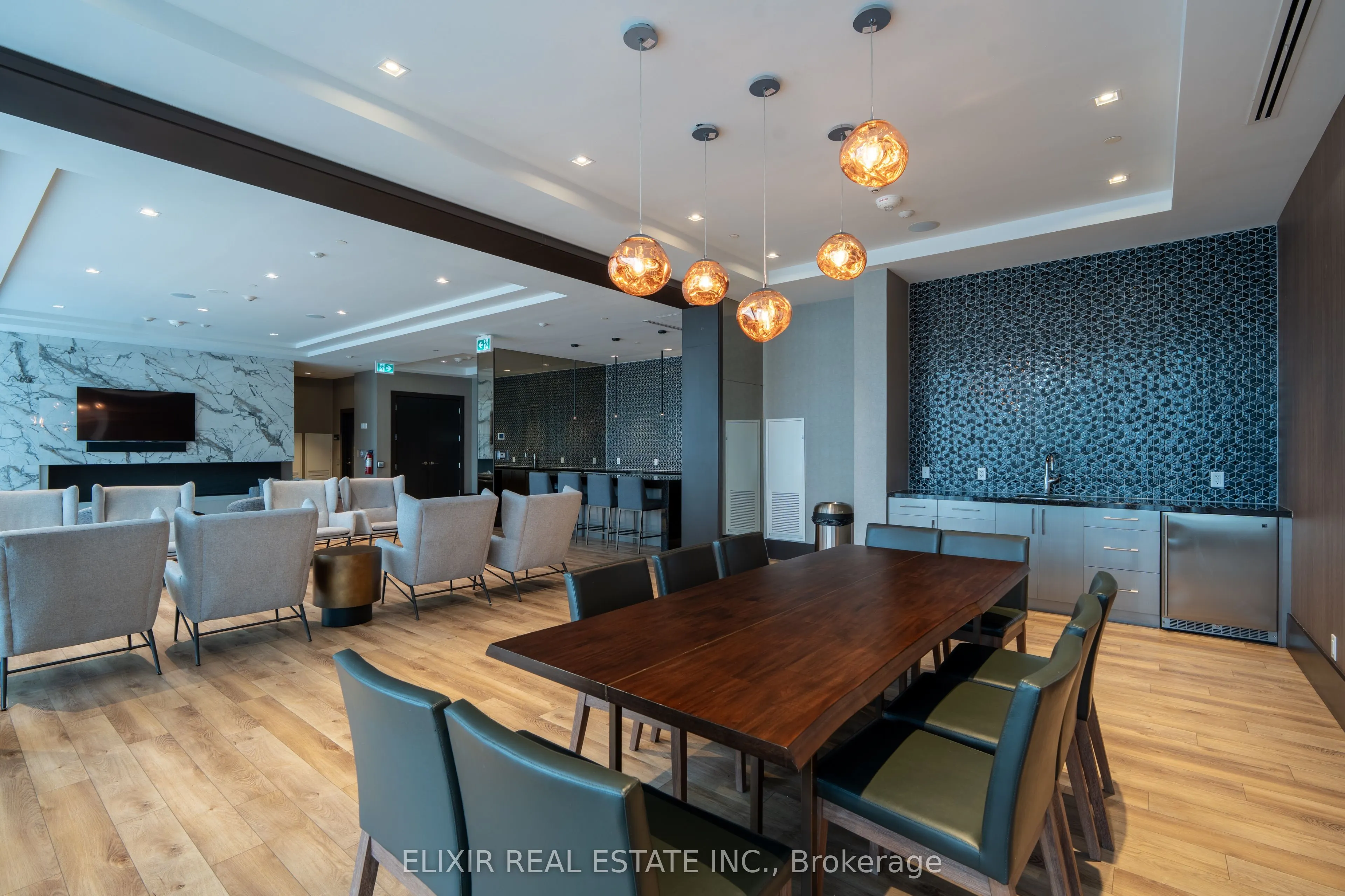 4208 Dundas Street W, #615