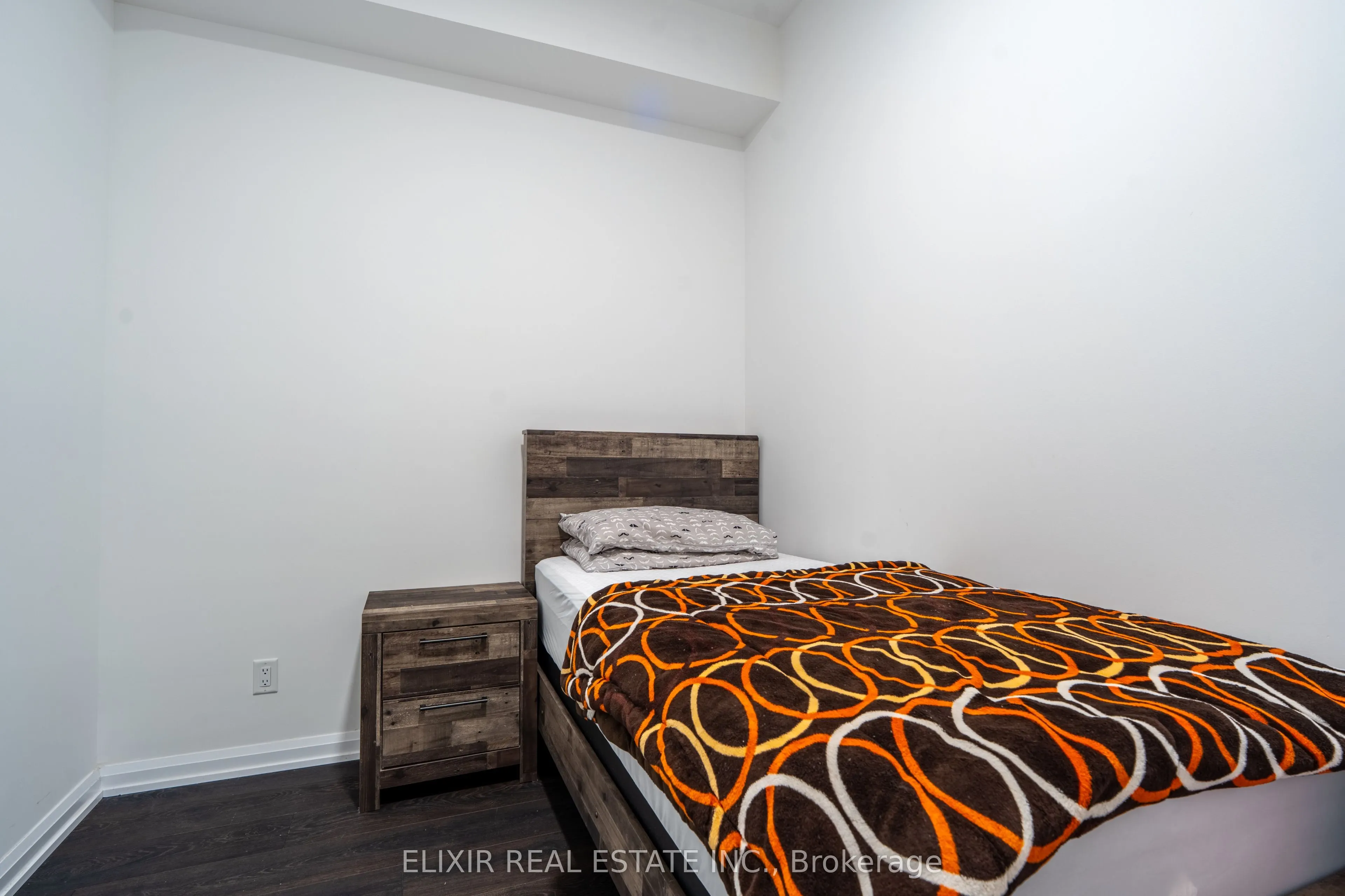 4208 Dundas Street W, #615