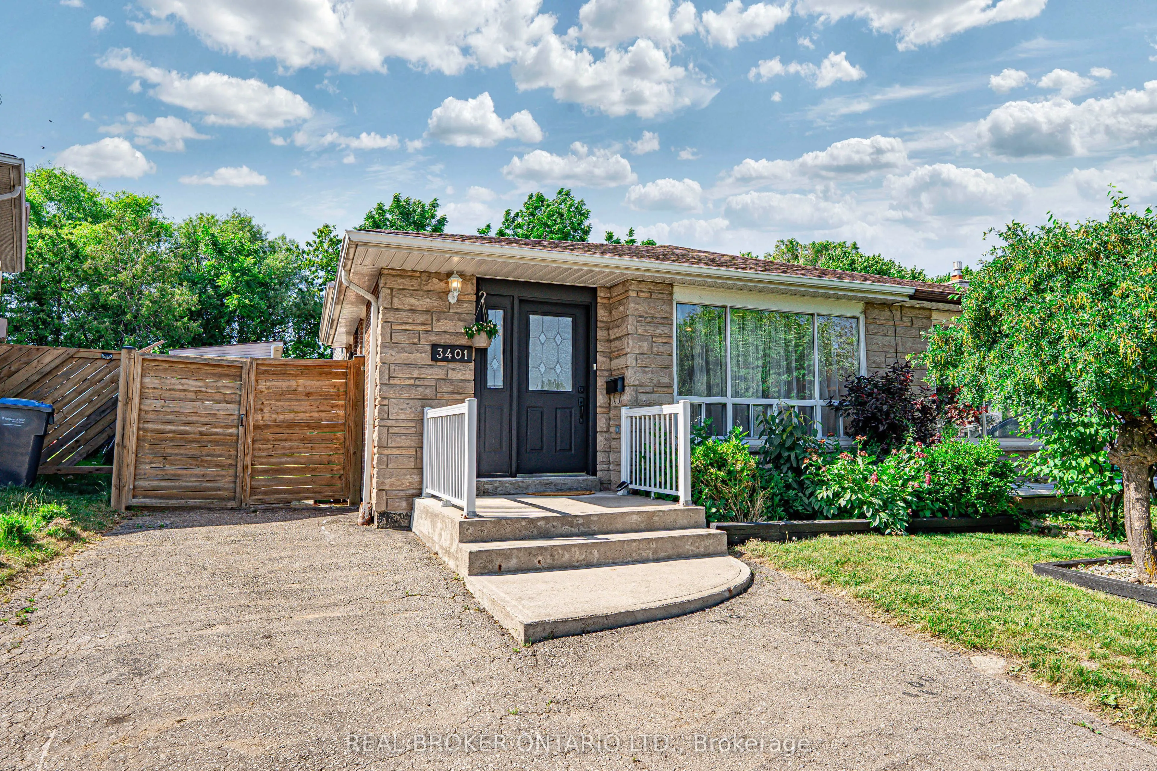 3401 Oakglade Crescent