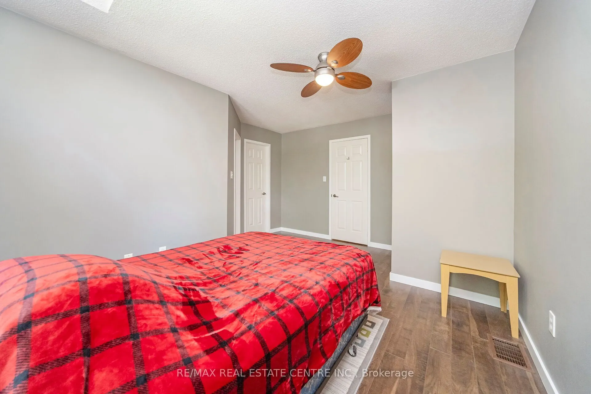 42 White Tail Crescent