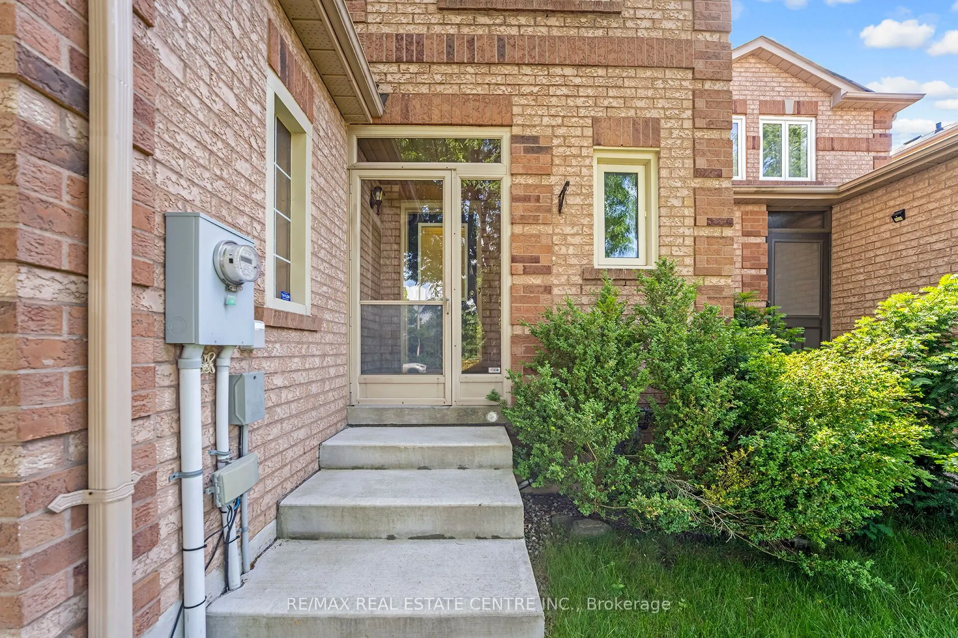 42 White Tail Crescent