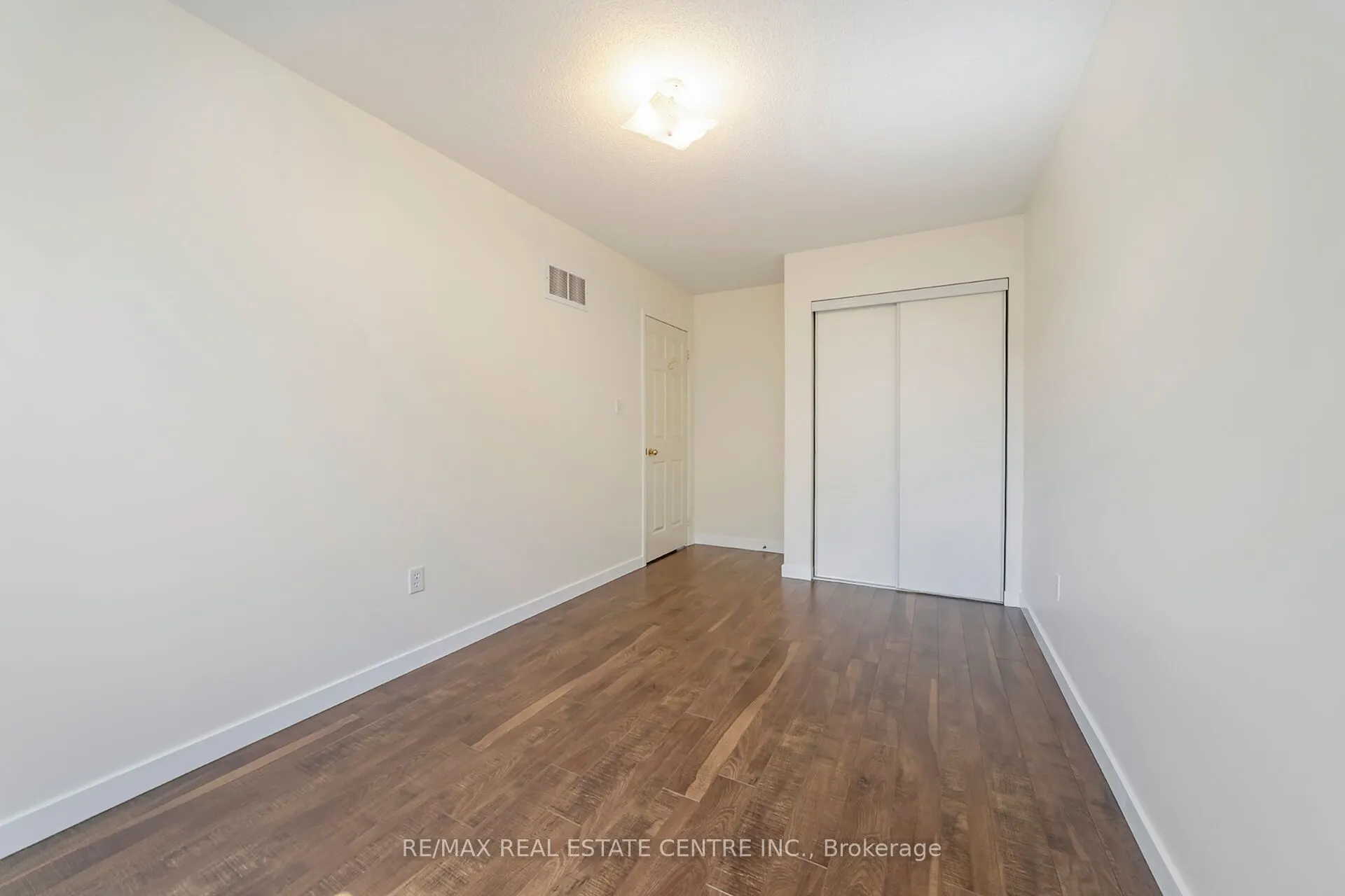 42 White Tail Crescent