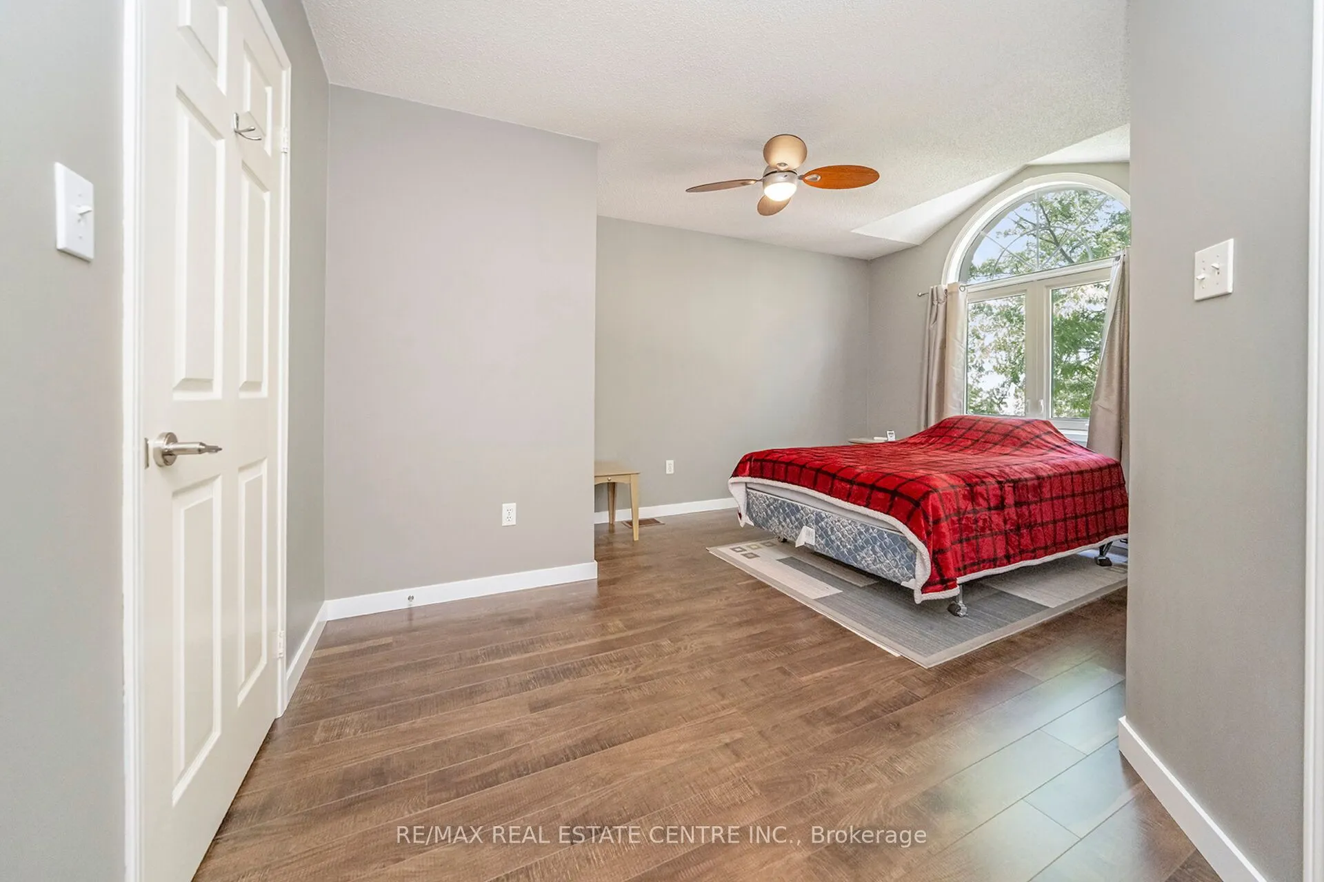 42 White Tail Crescent