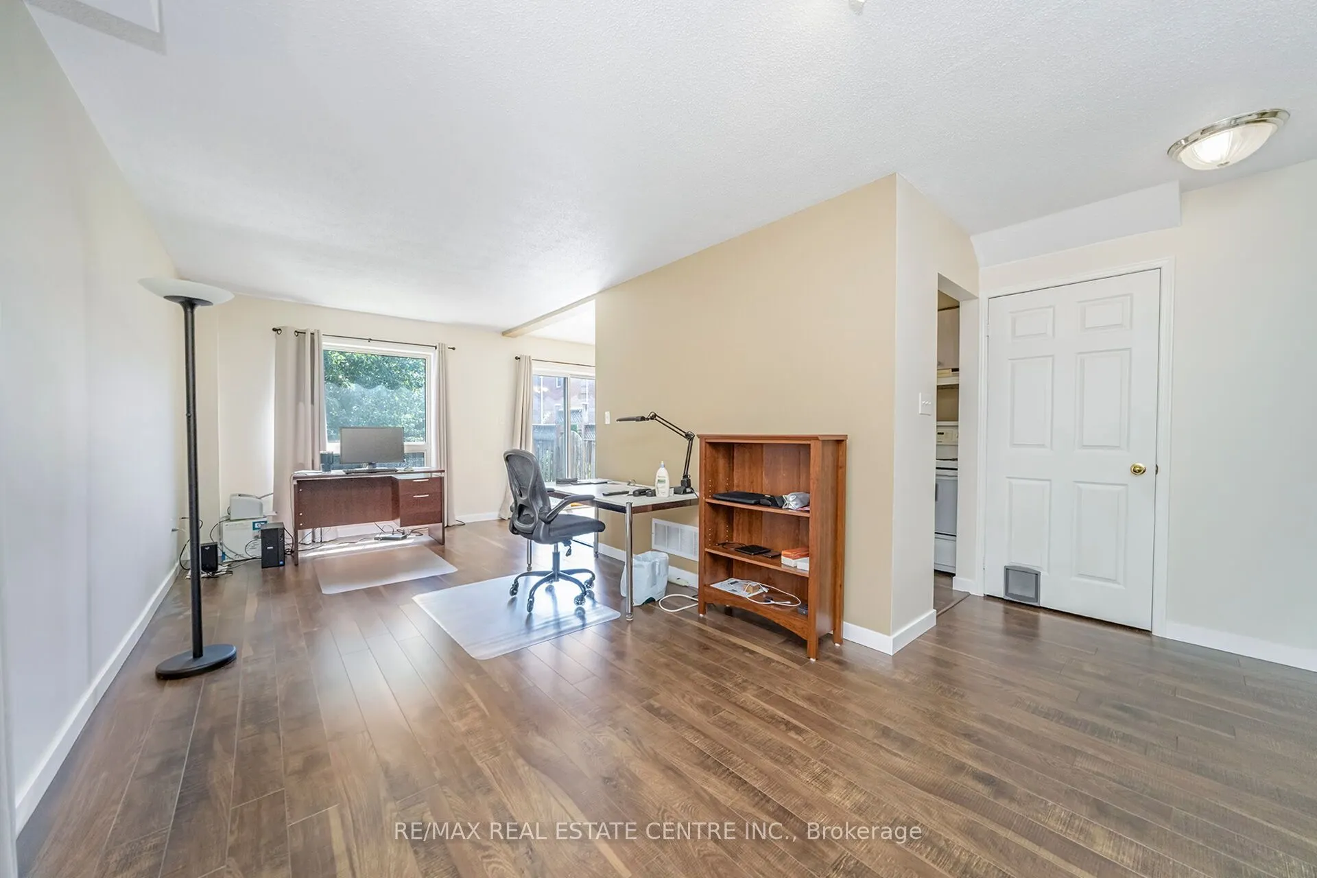 42 White Tail Crescent