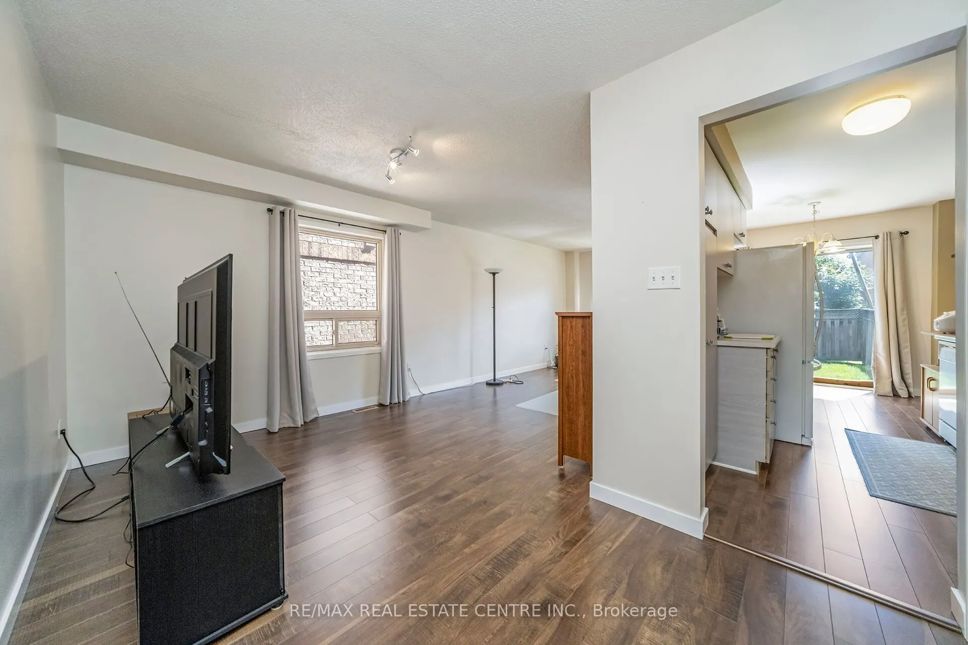 42 White Tail Crescent