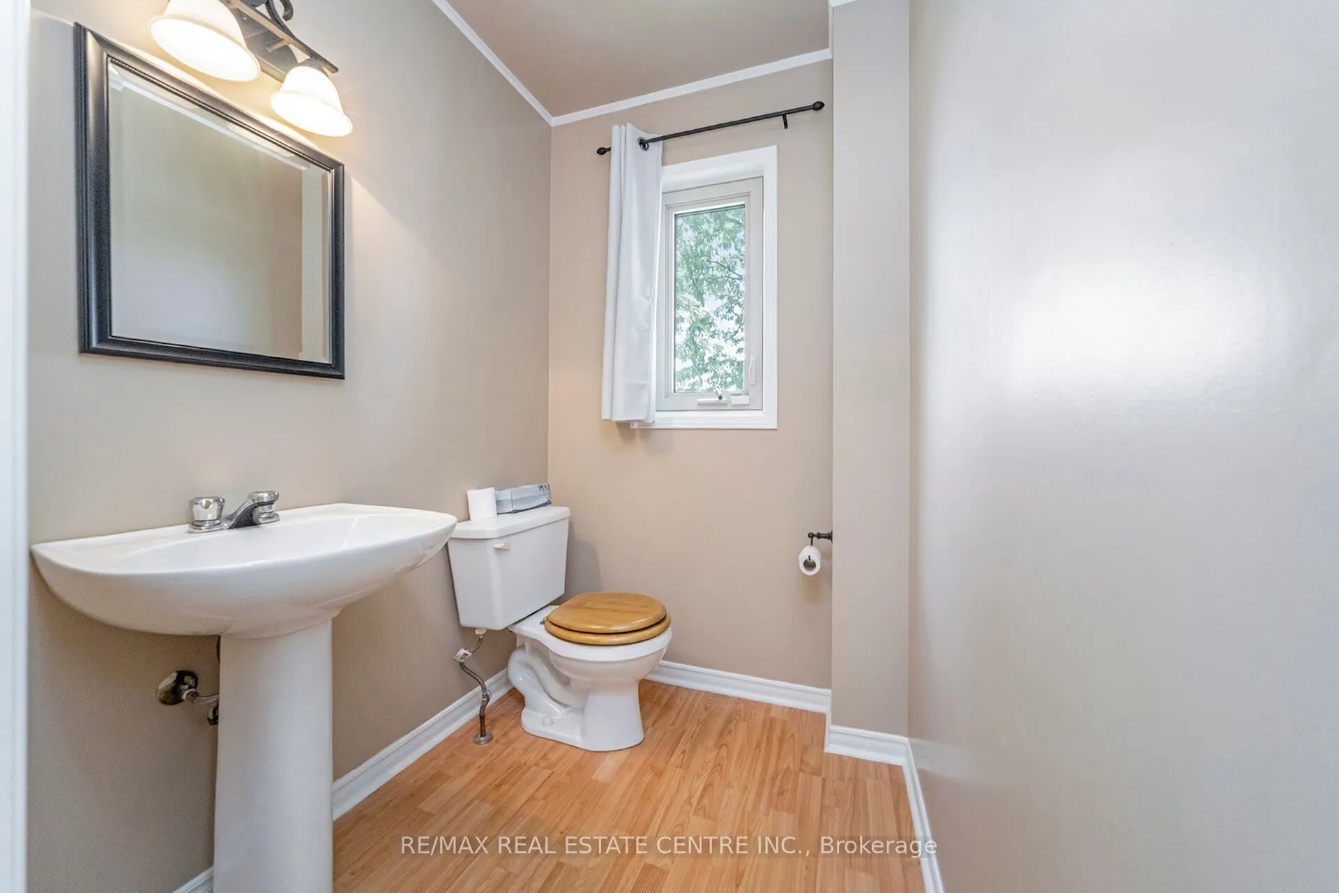 42 White Tail Crescent