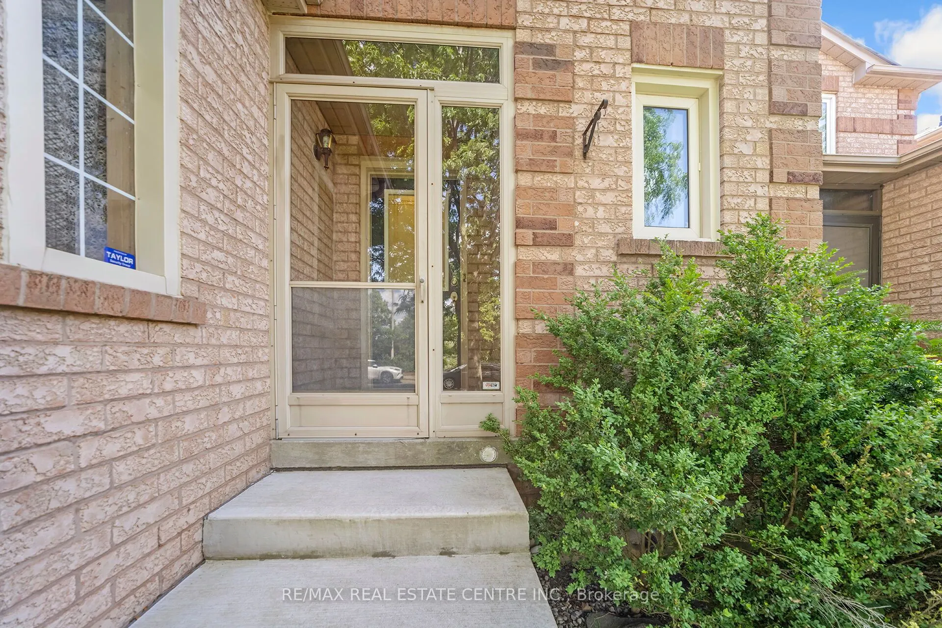 42 White Tail Crescent