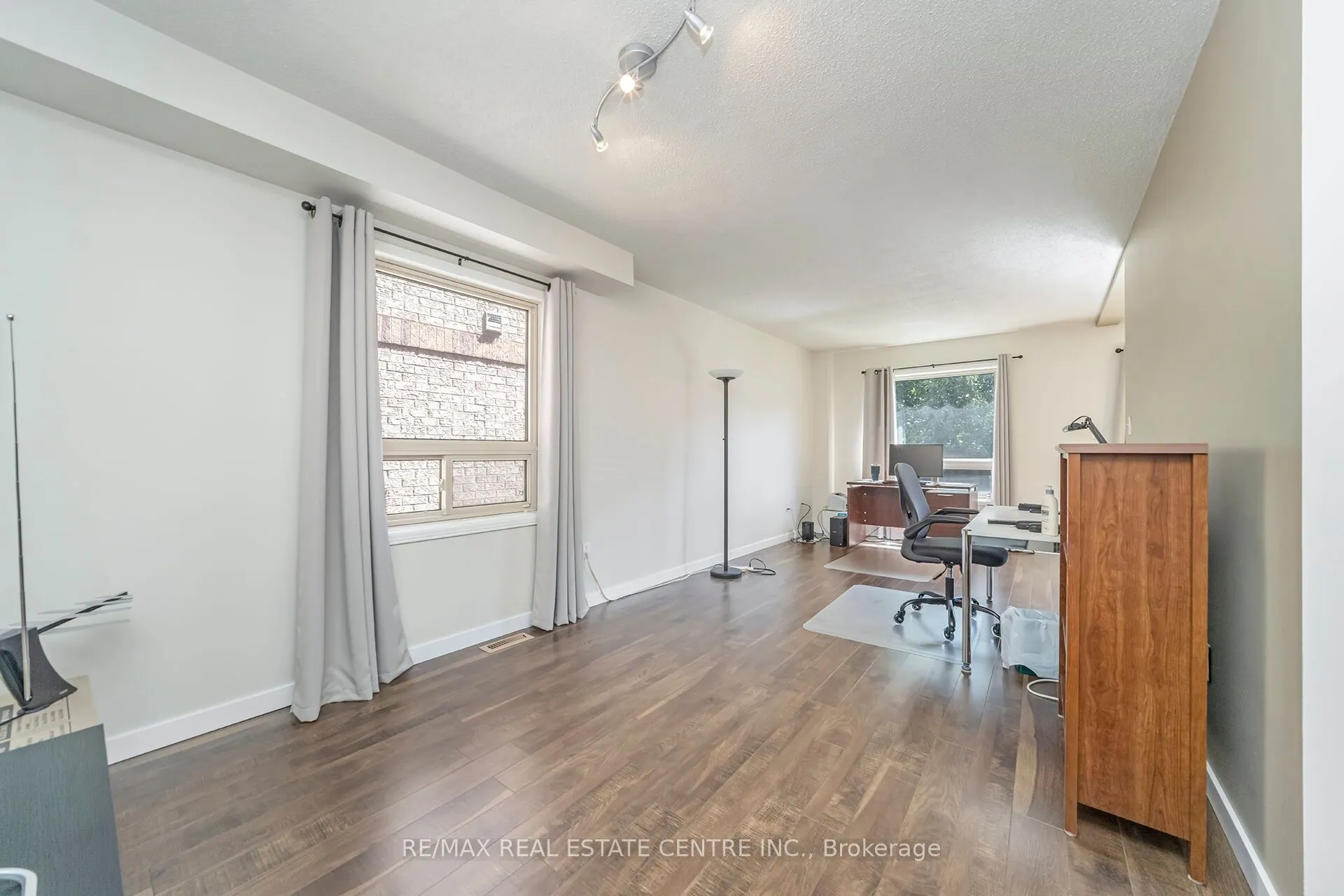 42 White Tail Crescent
