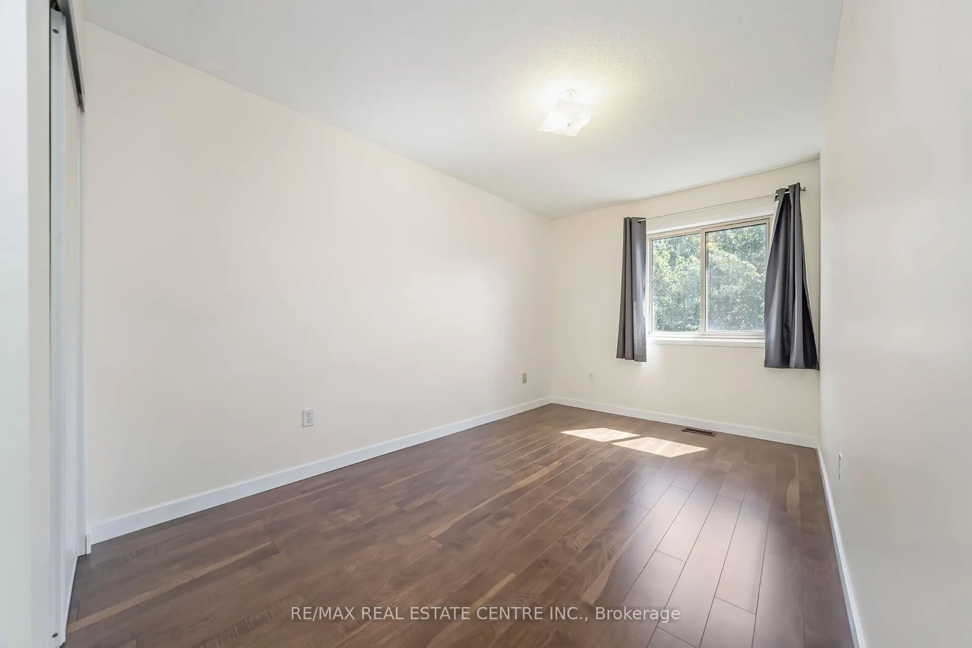 42 White Tail Crescent