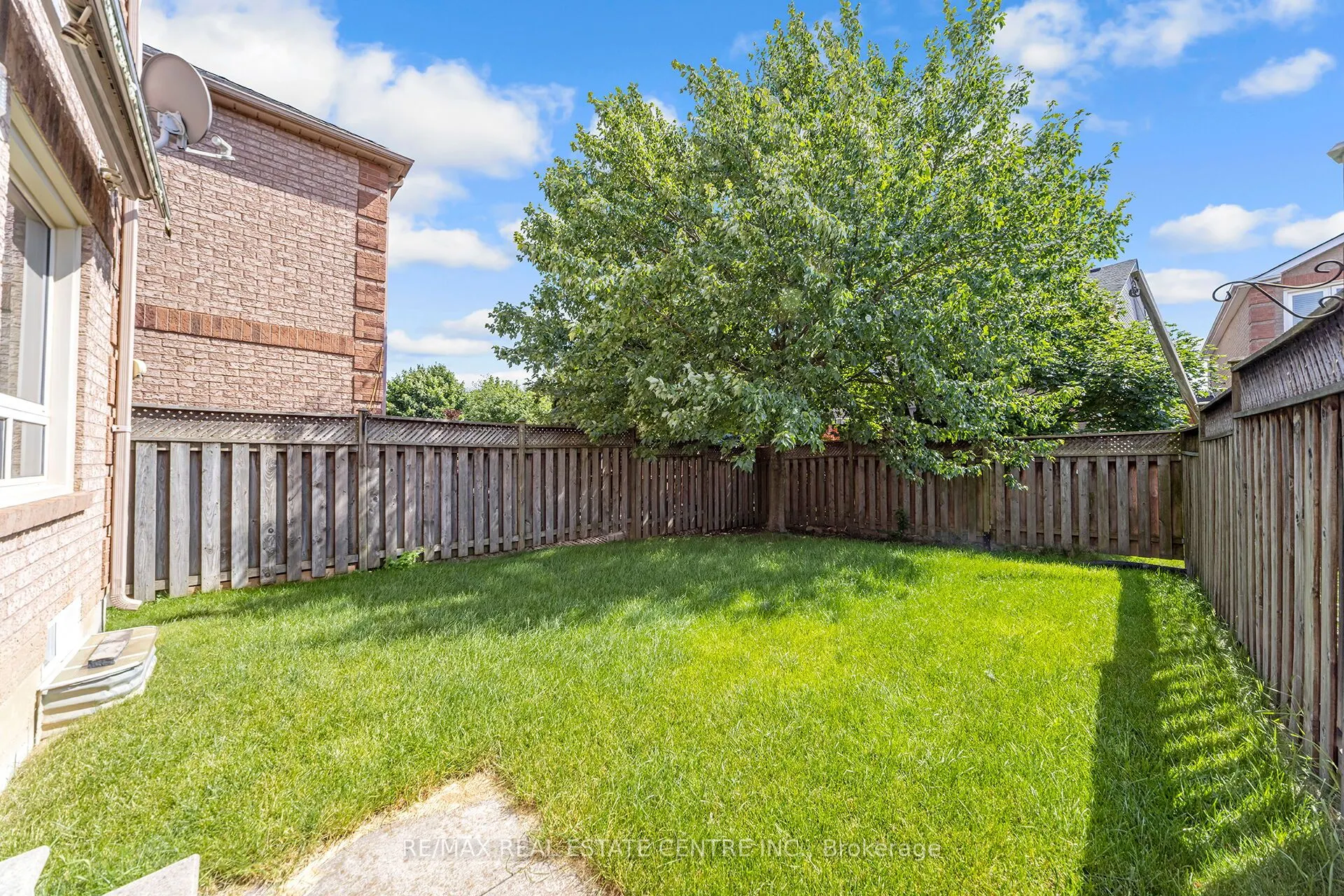 42 White Tail Crescent
