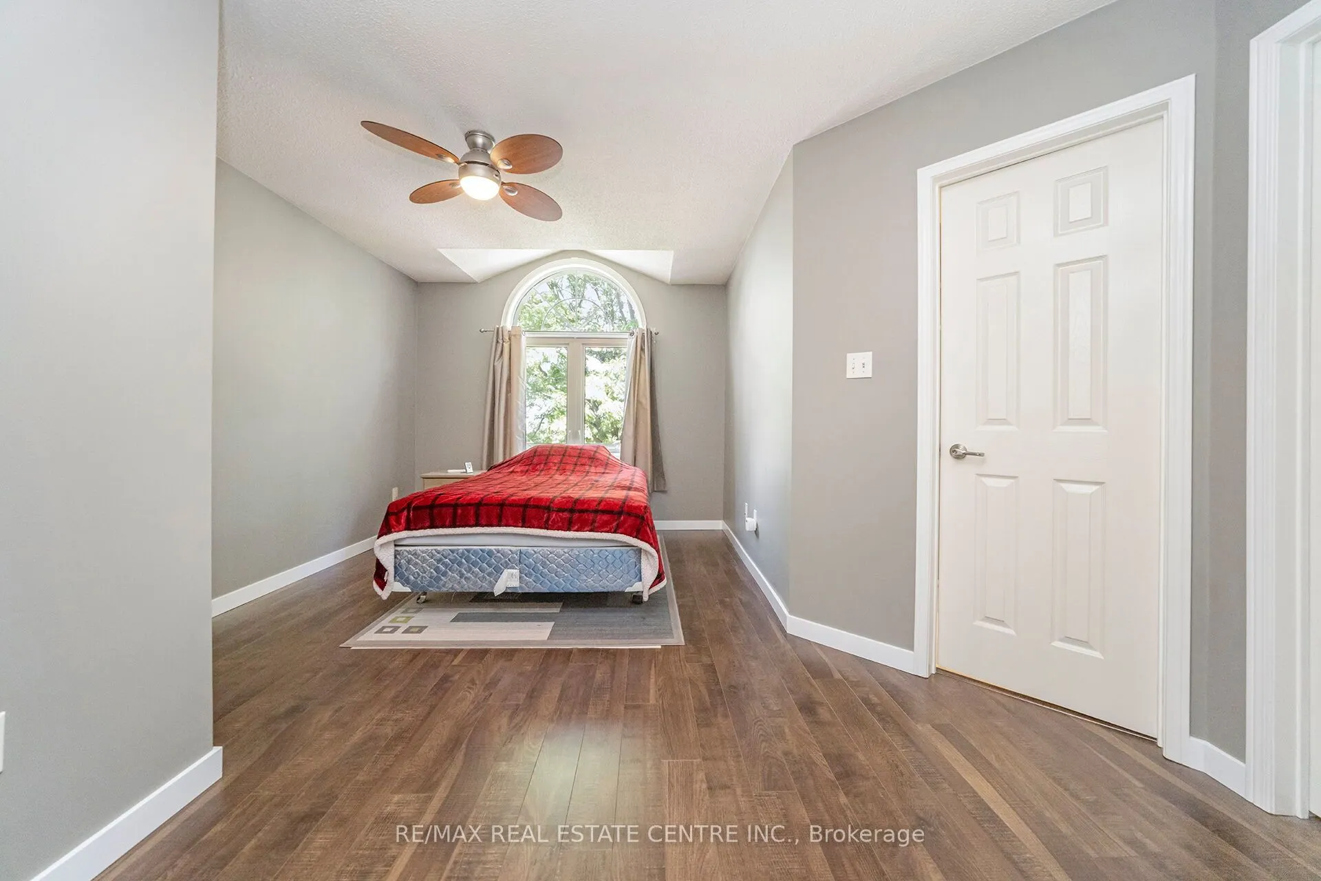 42 White Tail Crescent