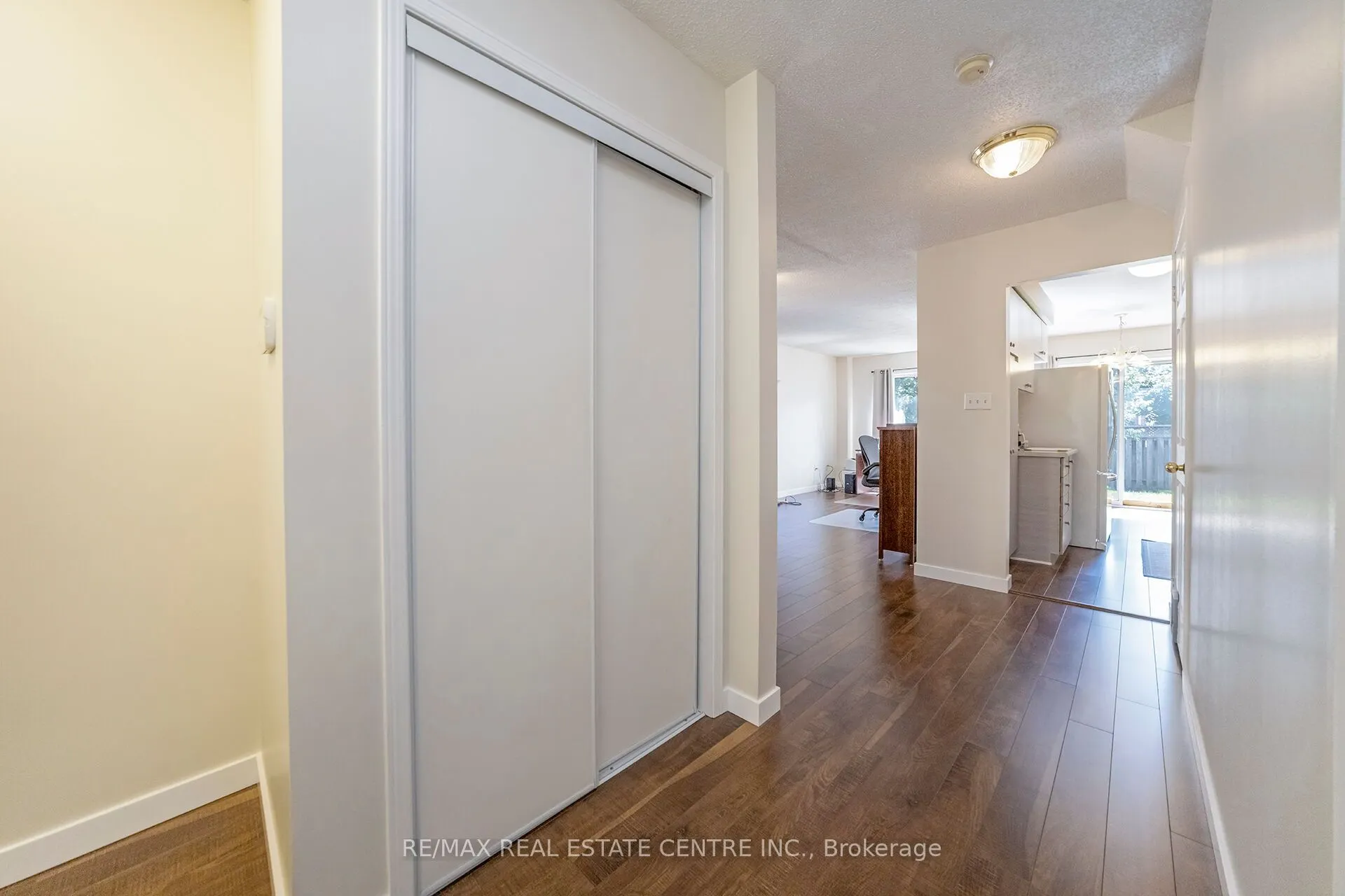 42 White Tail Crescent