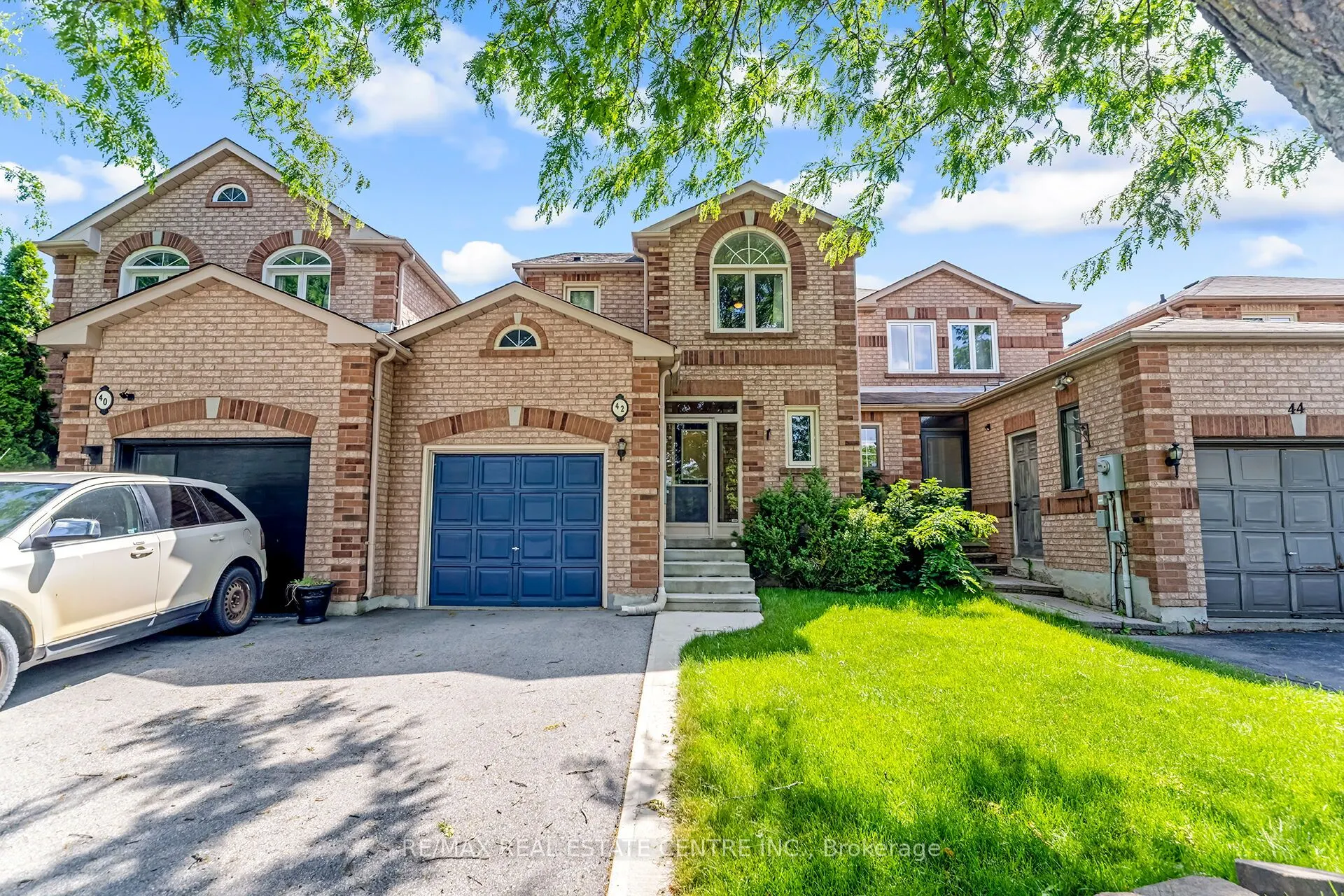 42 White Tail Crescent