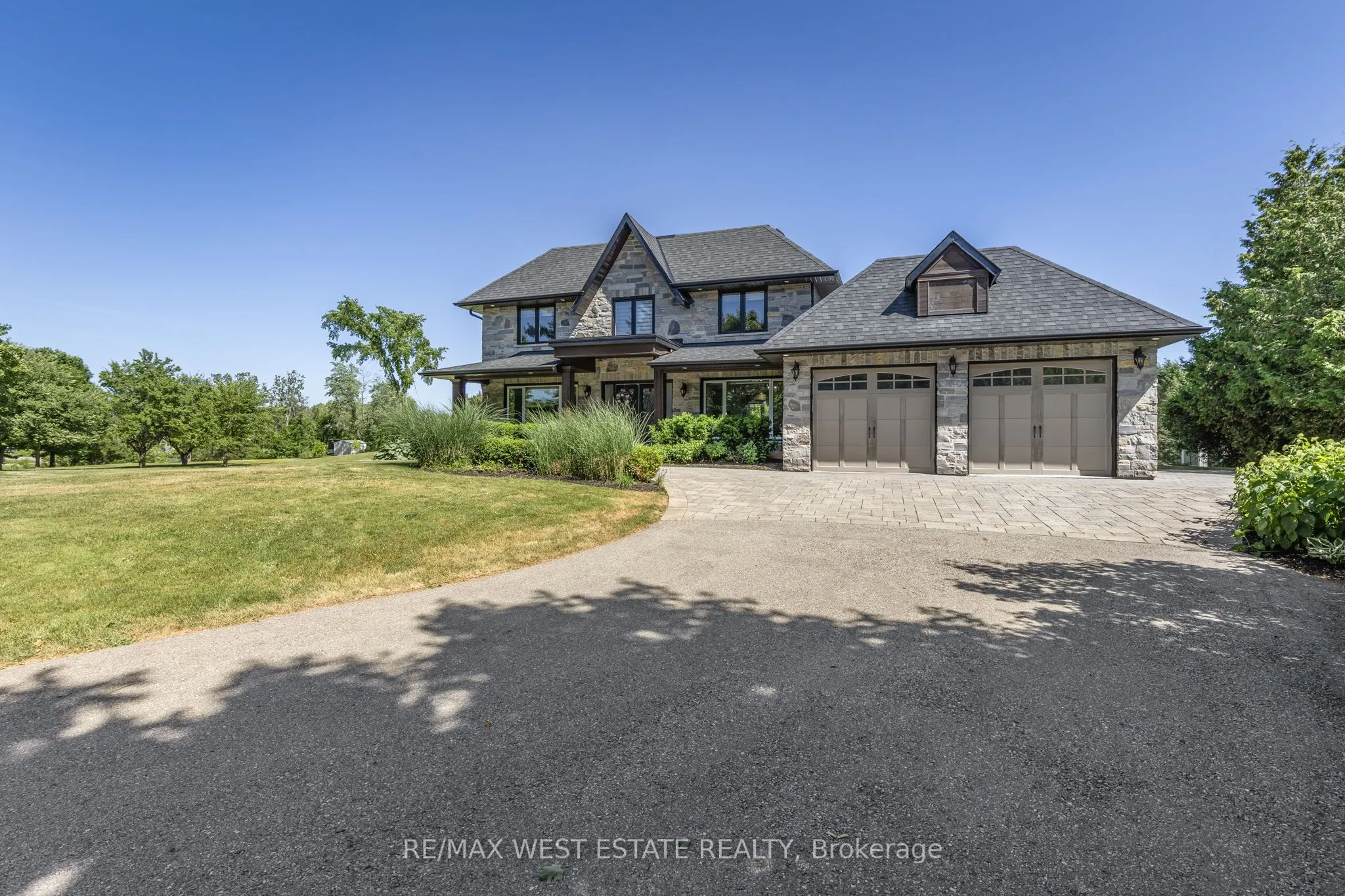9 Walton Drive