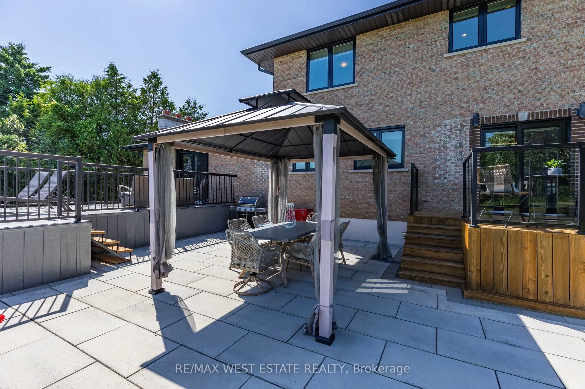 9 Walton Drive