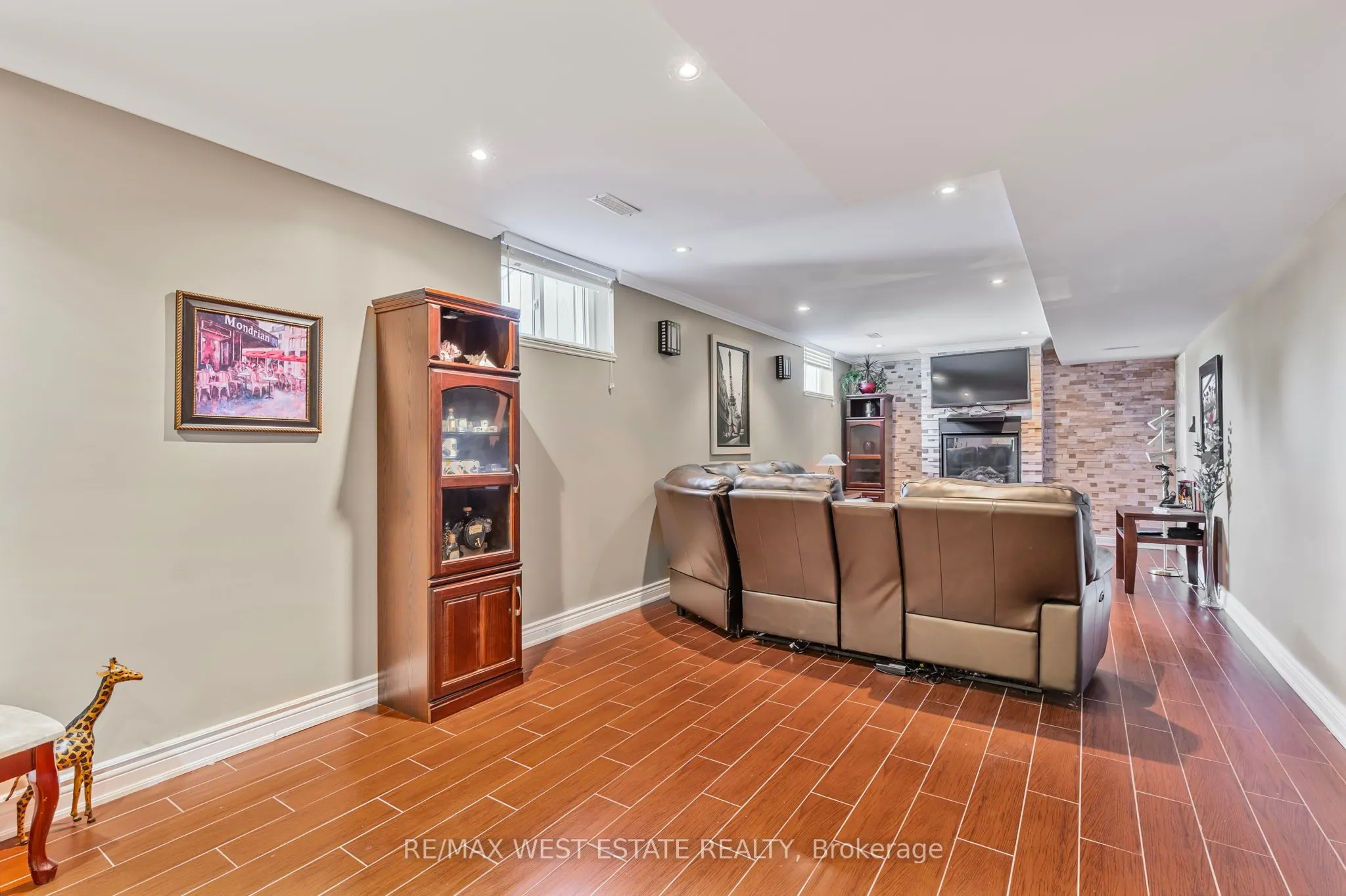 9 Walton Drive