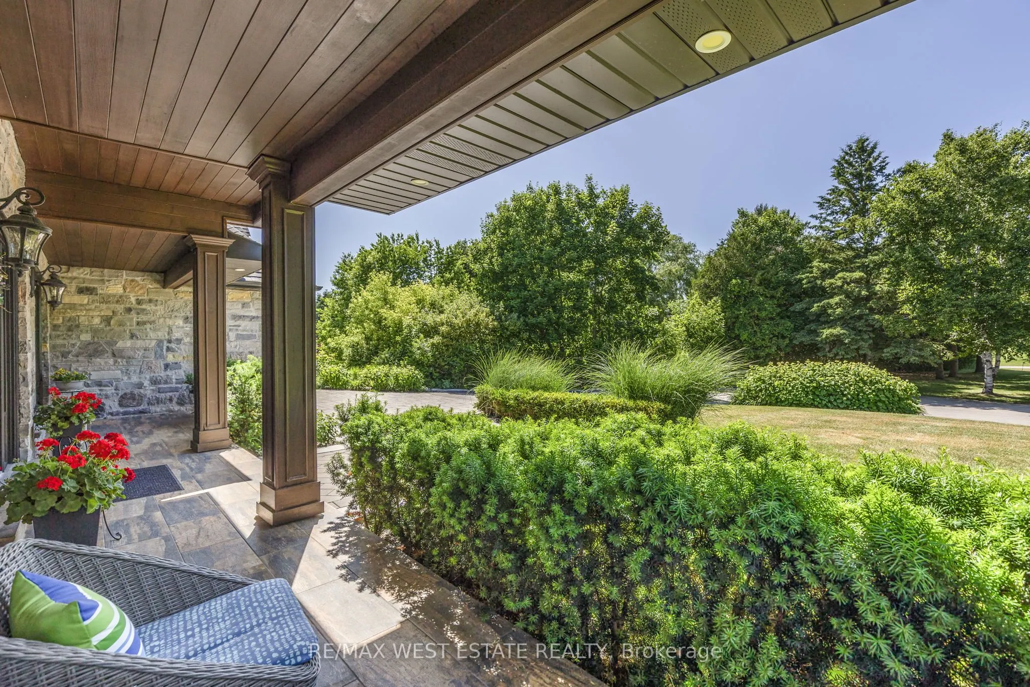 9 Walton Drive