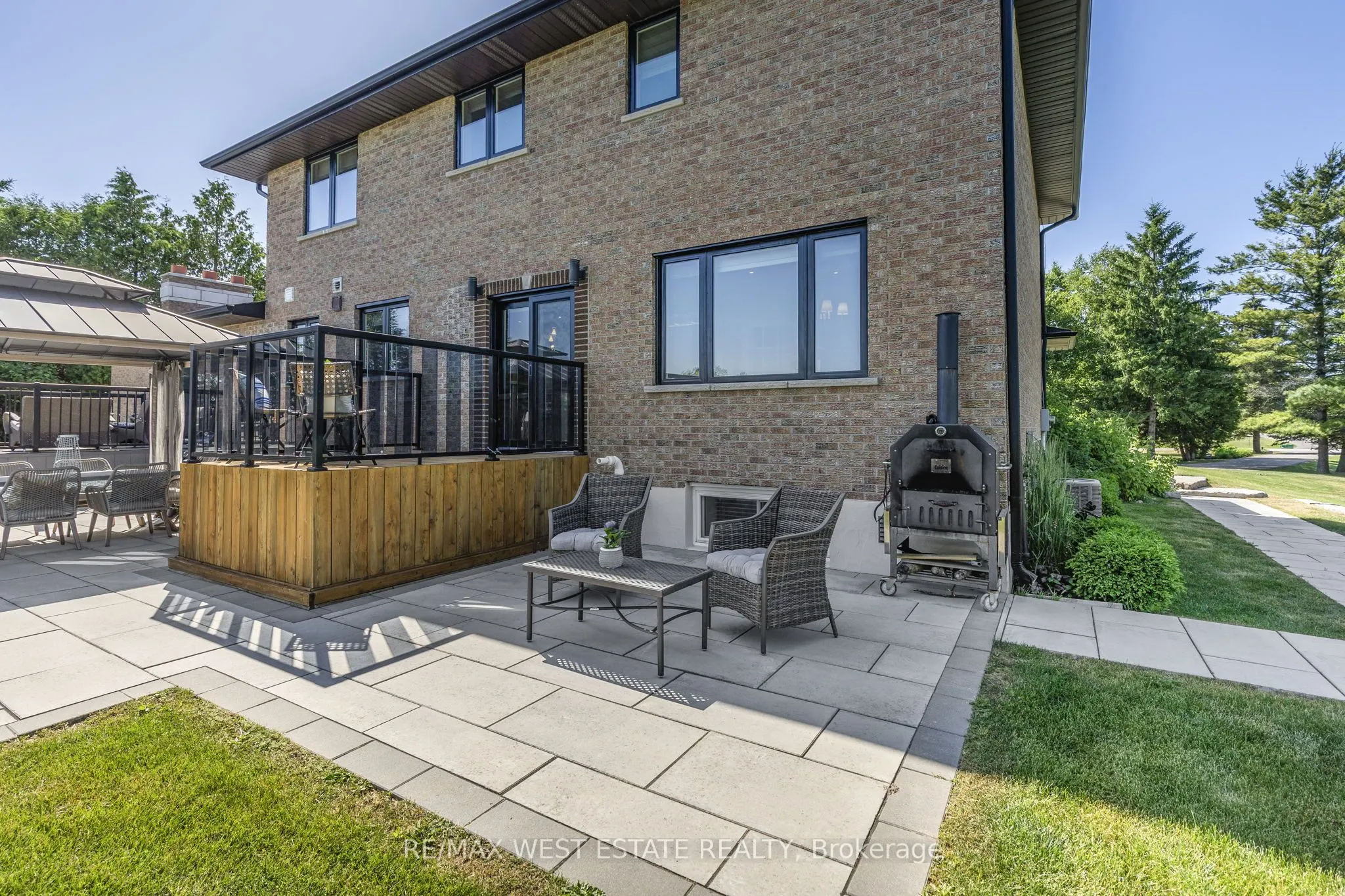 9 Walton Drive