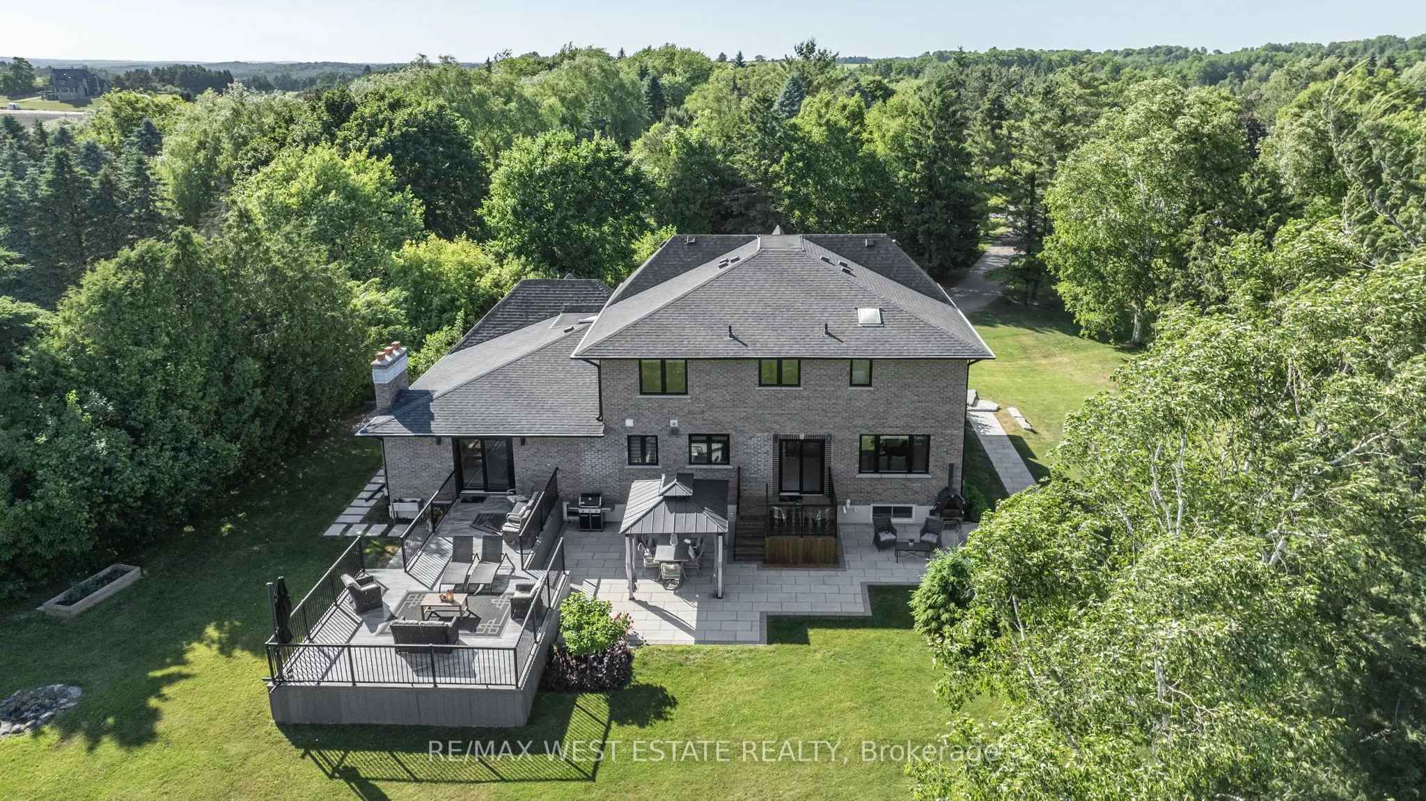 9 Walton Drive