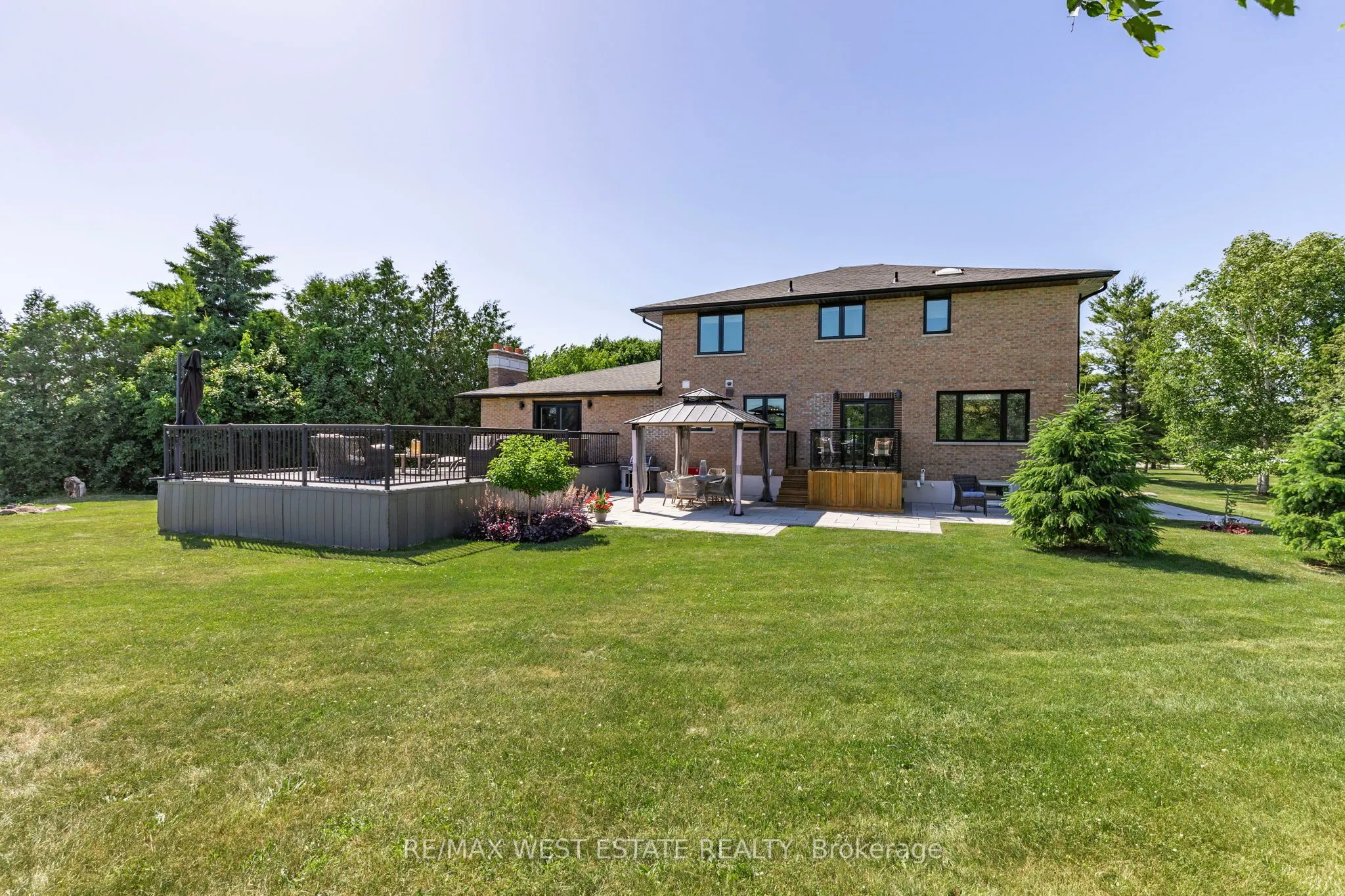 9 Walton Drive